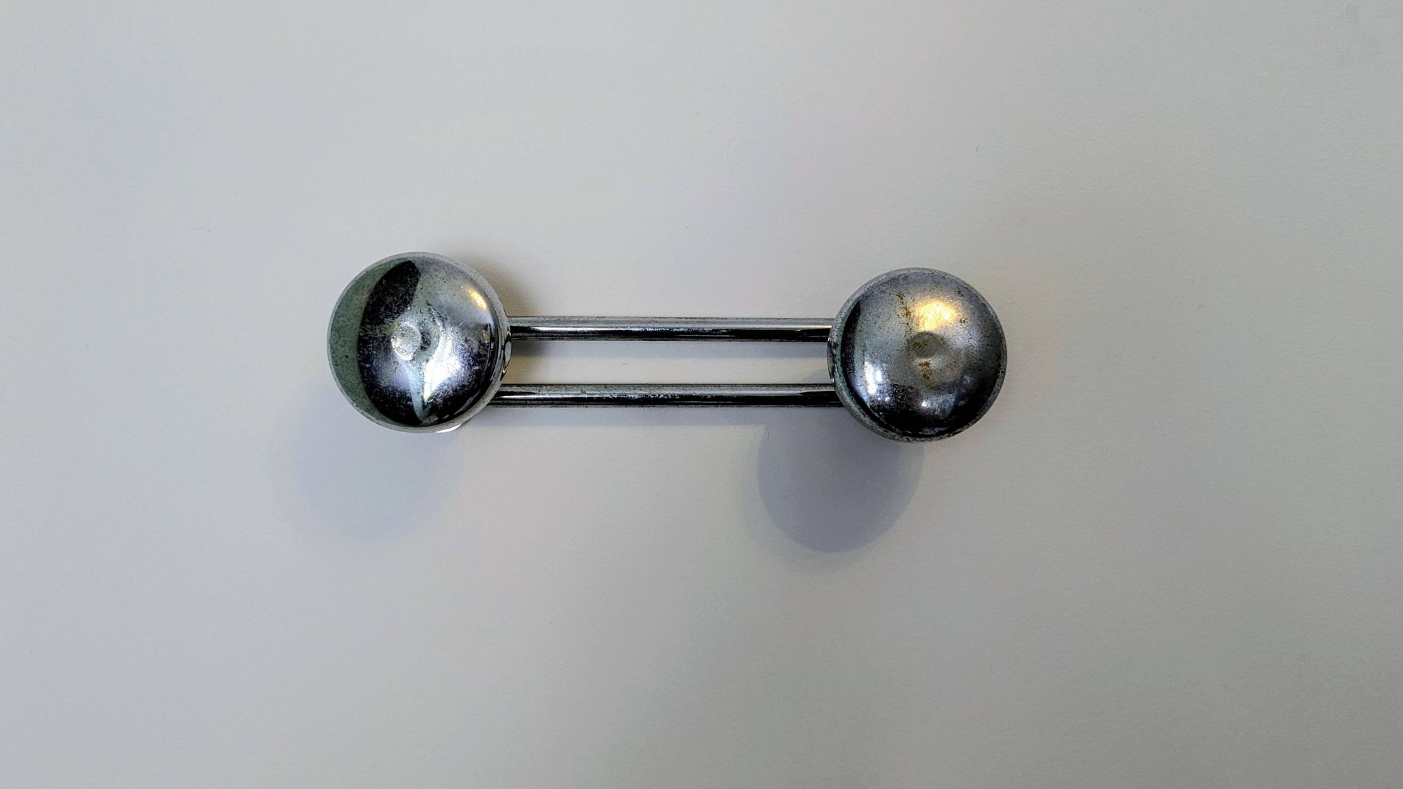 Double wall hook in chrome metal, vintage style.