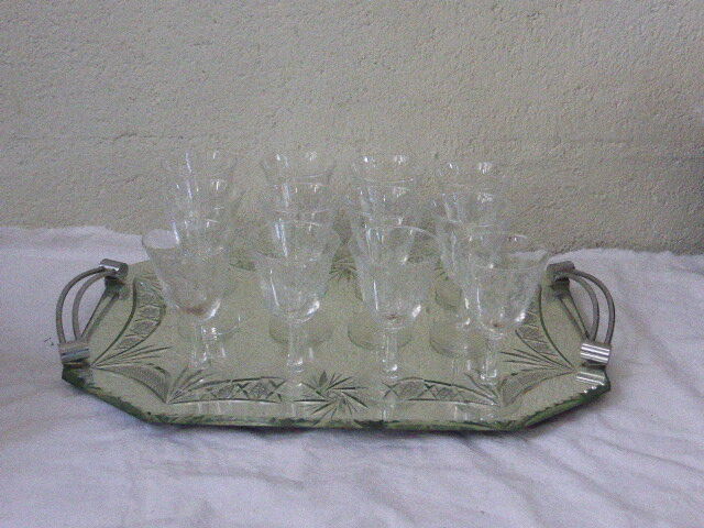 16 drinks wine, Tulip, glass shape transparent reasons silkscreens blueberries vintage 1950
