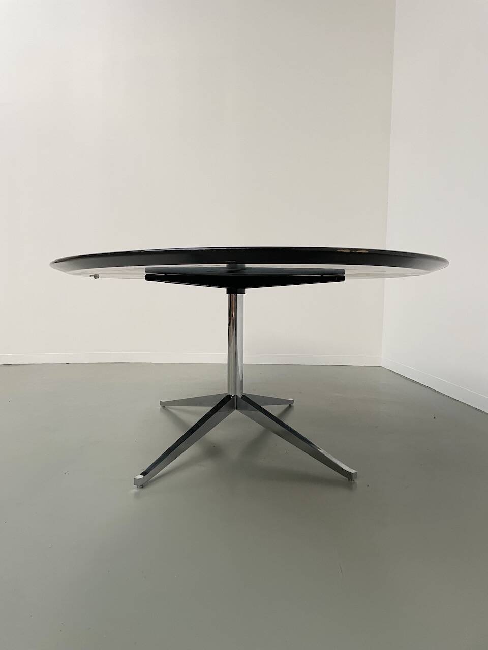 Knoll 244 cm conference or dining table