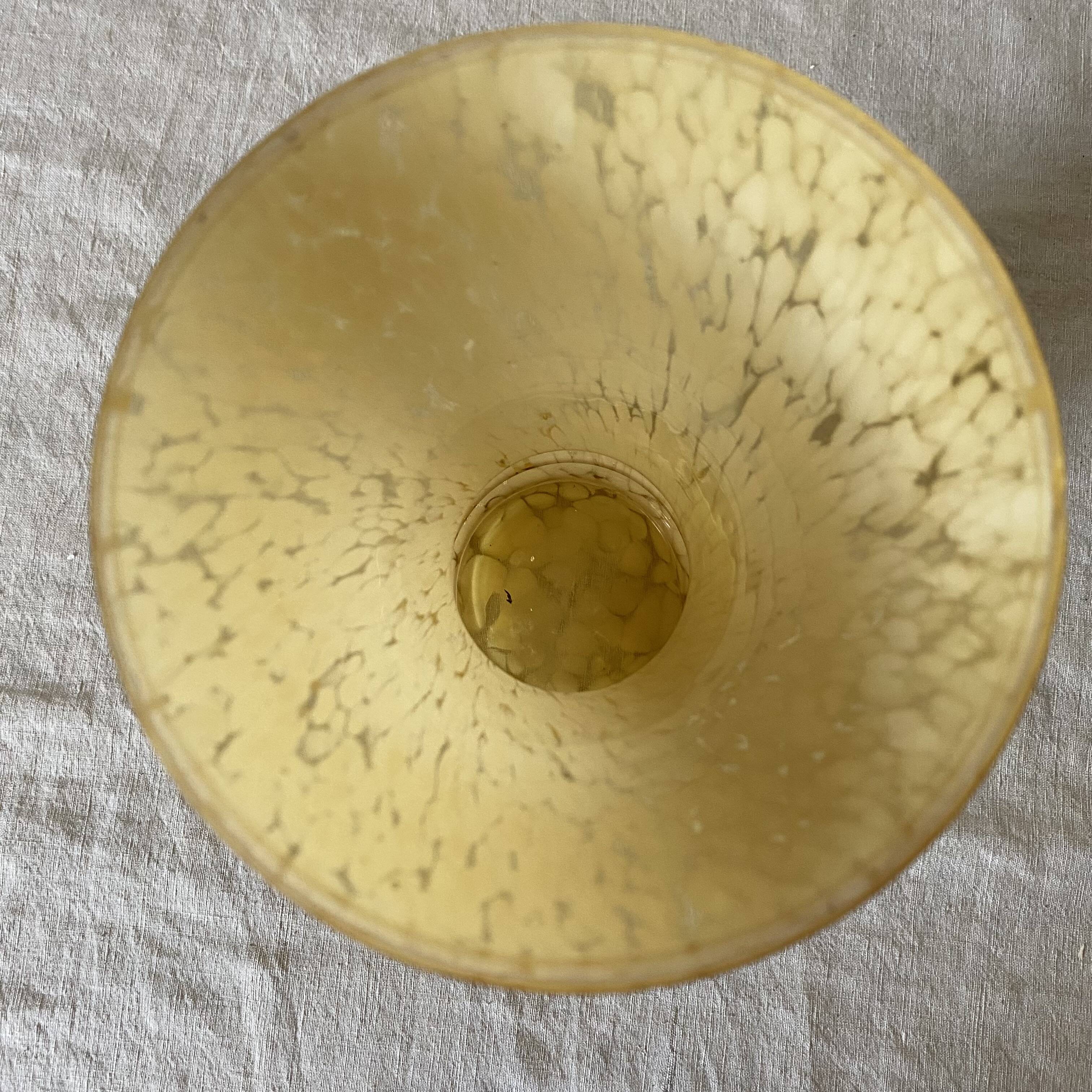 Vanilla Clichy glass vase