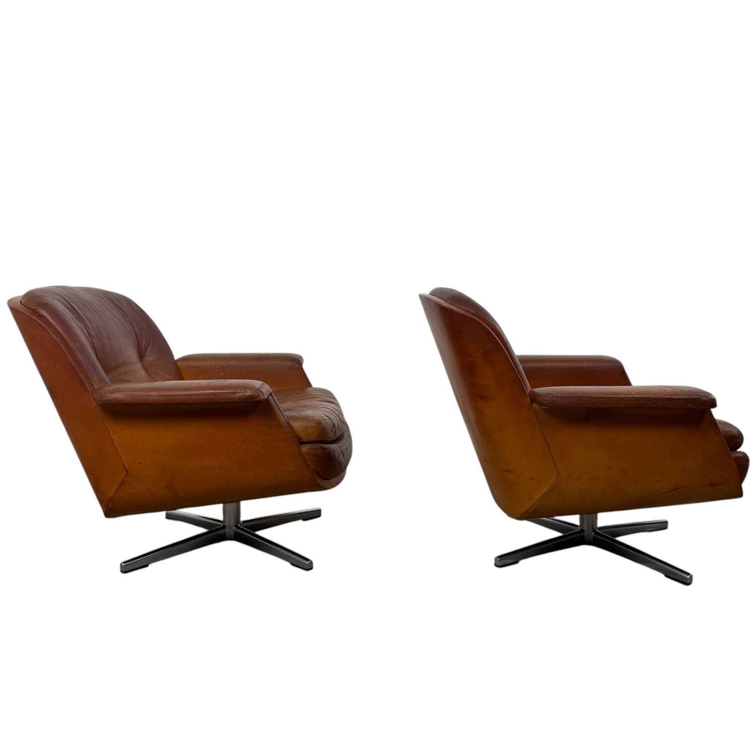 Paire de fauteuils pivotants vintage en cuir cognac par Eugen Schmidt