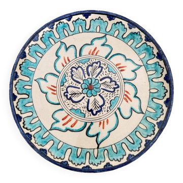 Plat Iznik milieu du XXe décor floral monogramme