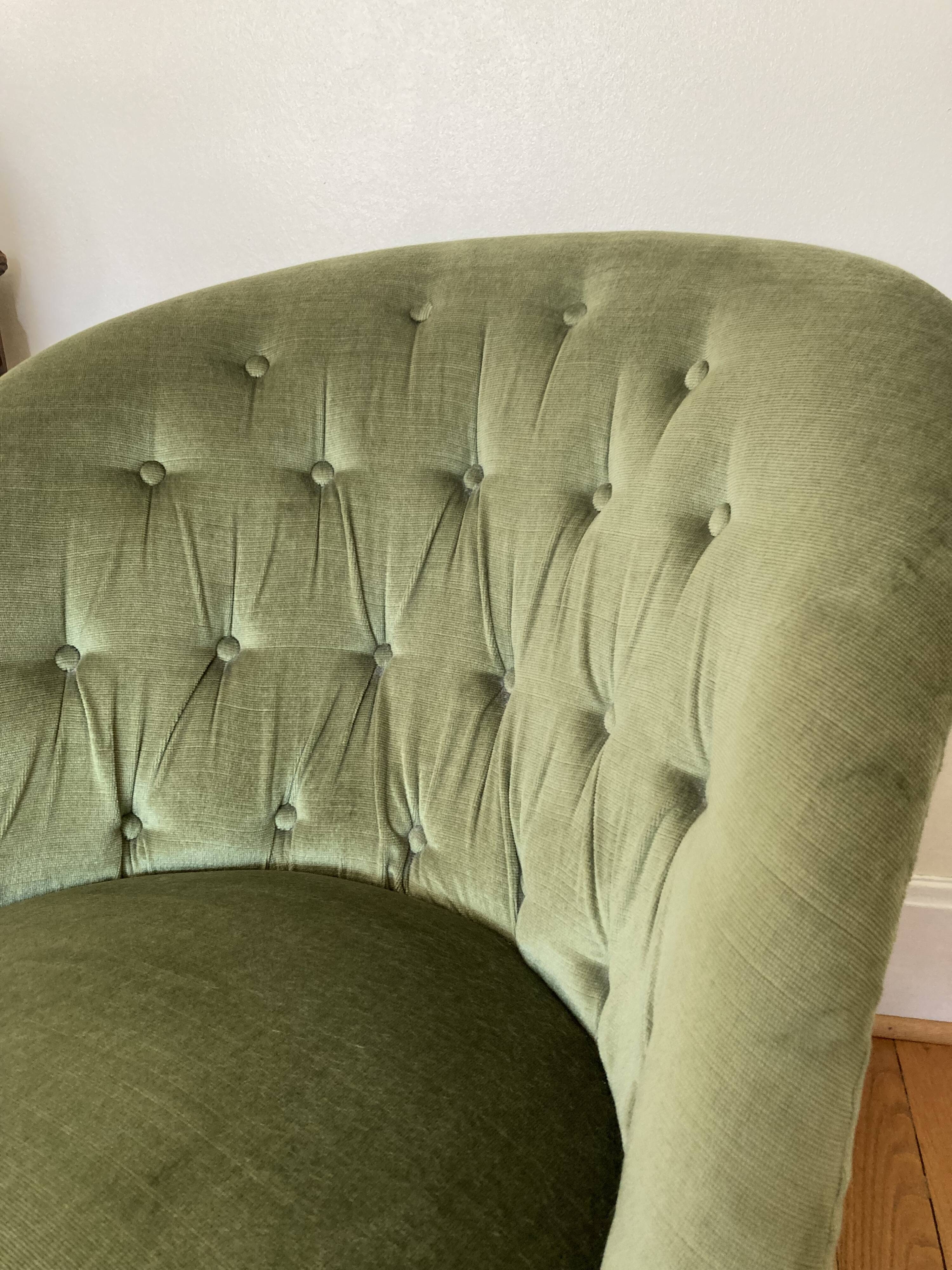 fauteuil chauffeuse crapaud velours vert