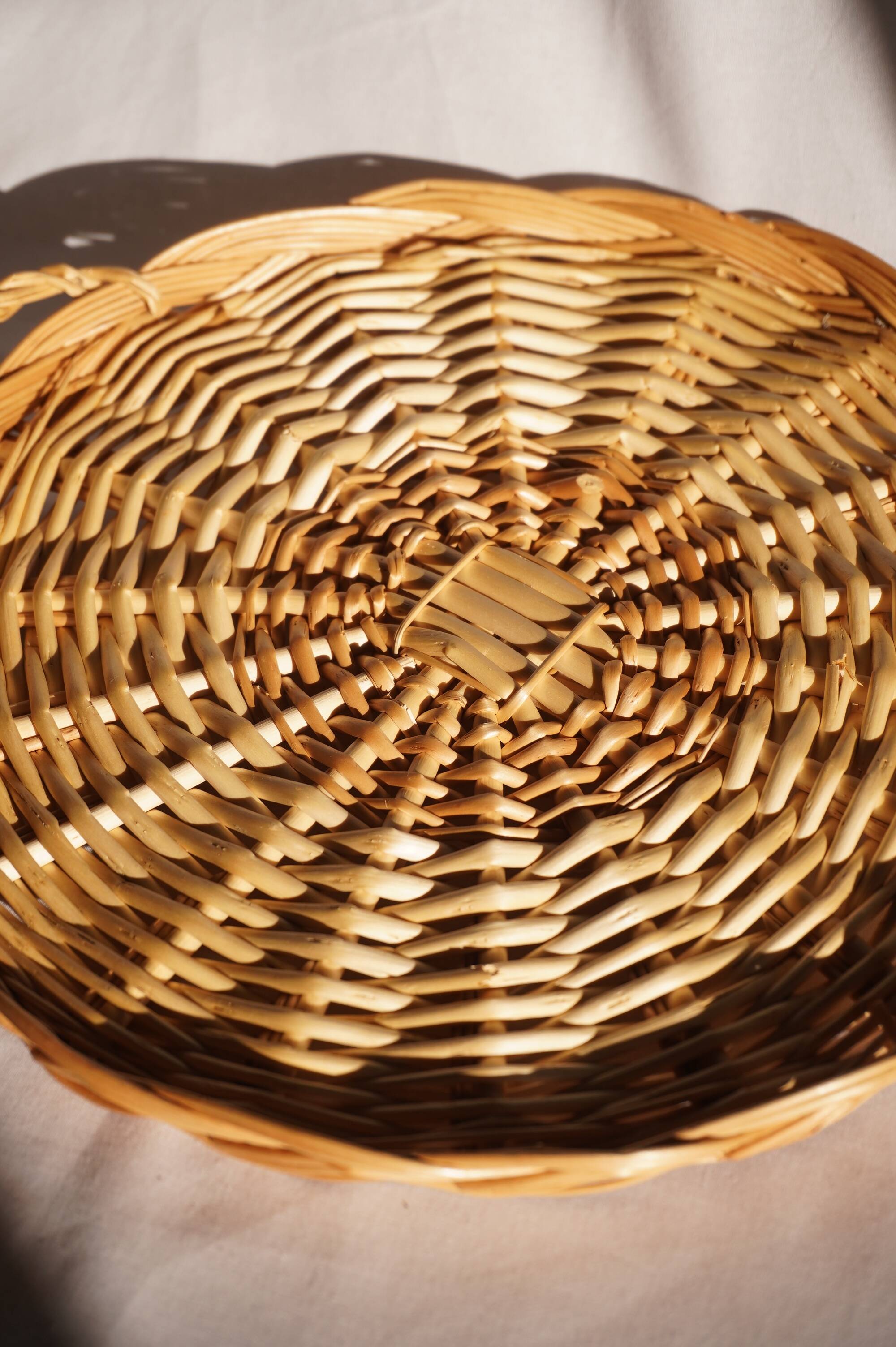 Wicker tray with handles