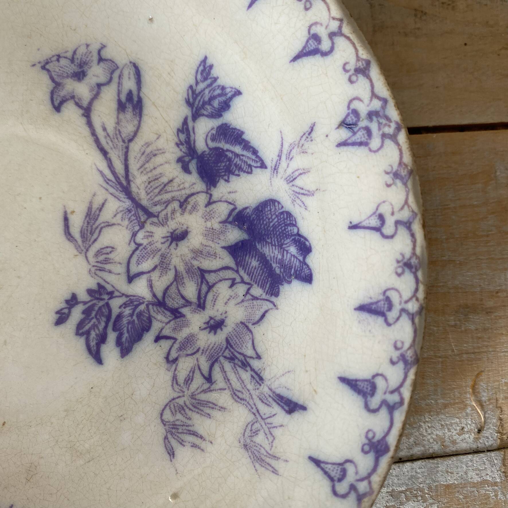 Assiettes en terre de fer décor Flore , coupelles  anciennes