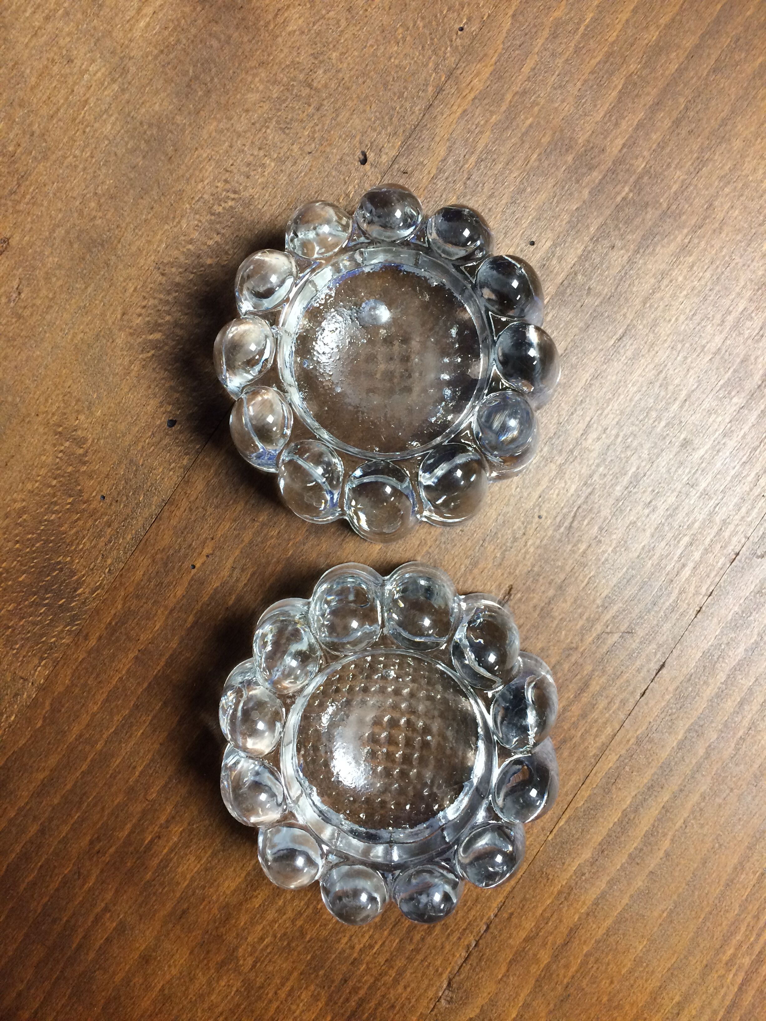 Paire de bougeoirs en verre