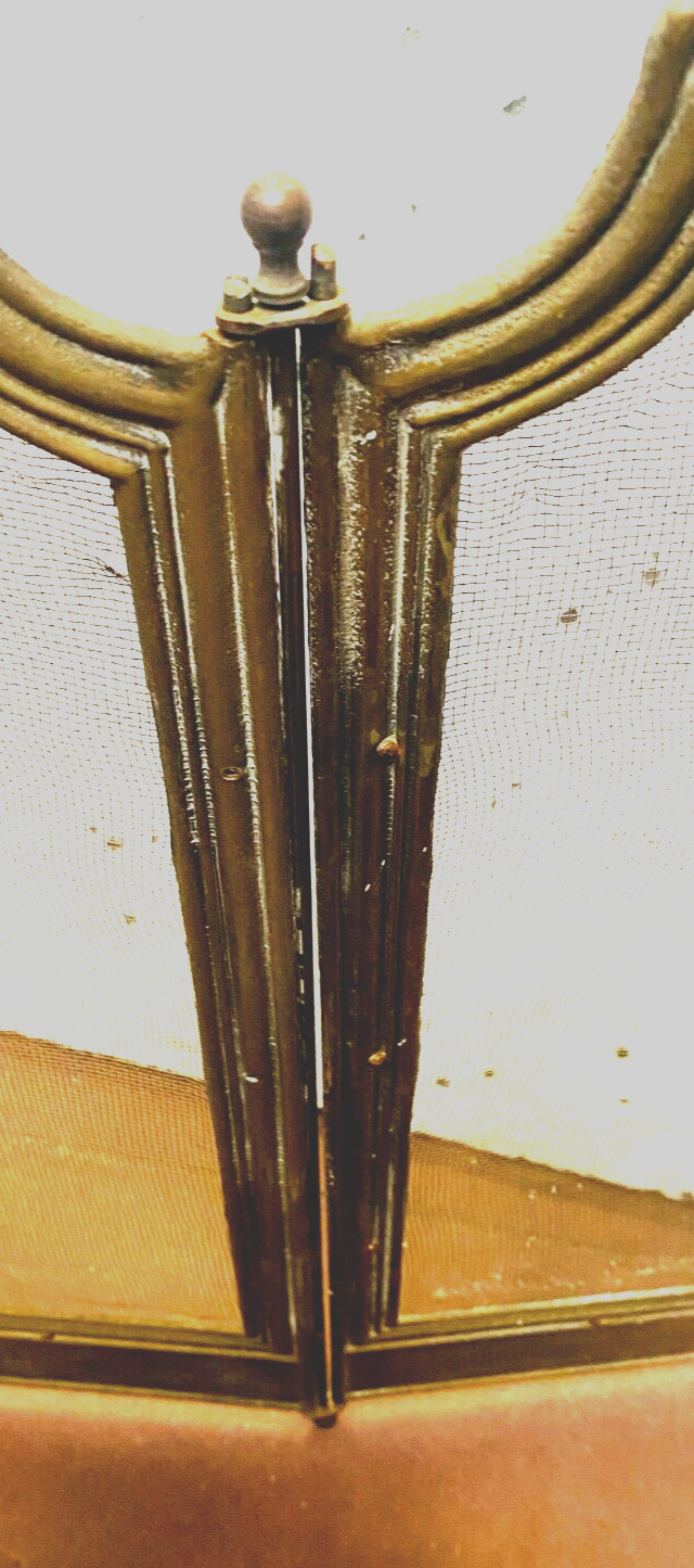 Spark screen has four sheets in brass and braided mesh XX century