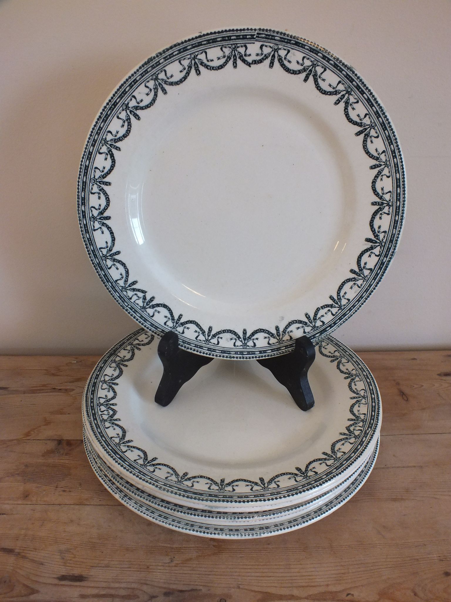 Set 6 flat plates in Iron Earth Salins Garland Louis XVI - Lot 9