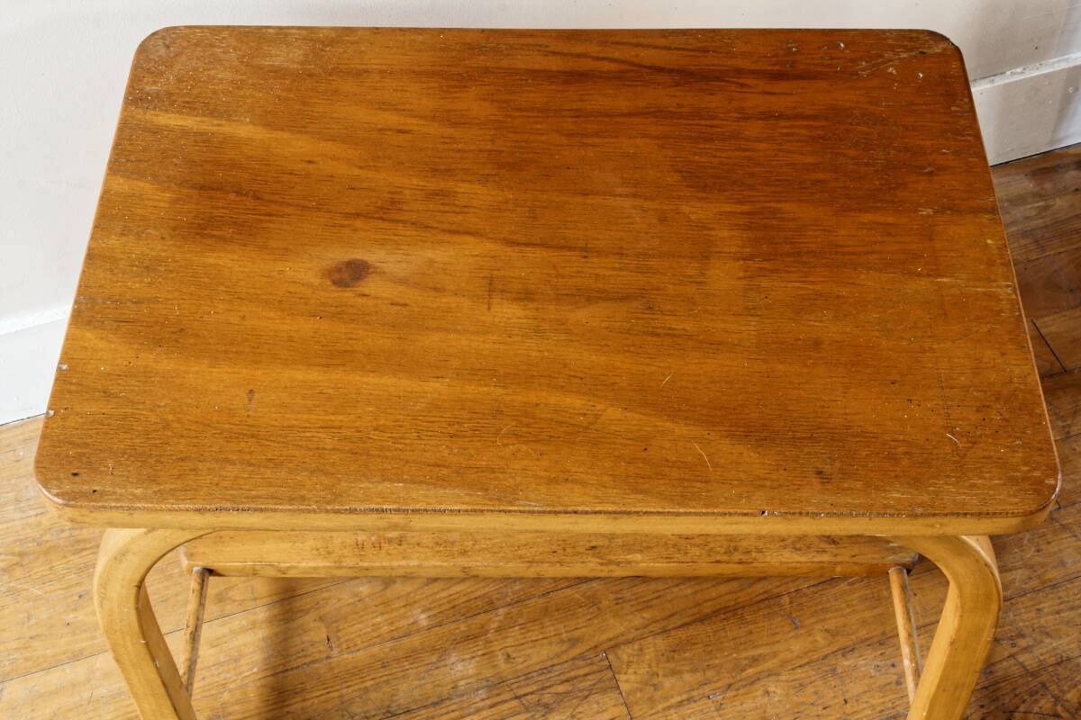 Petite table pour enfant en hêtre