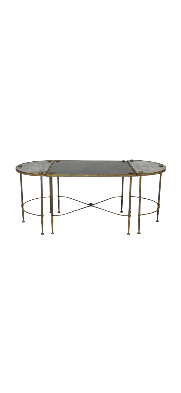 Table basse tripartite style Maison Jansen en laiton, bronze et verre