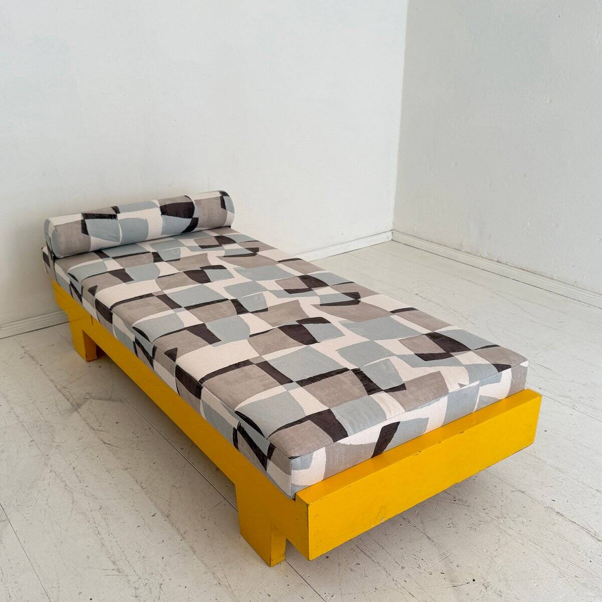 German Bauhaus Yellow Daybed, 1920s