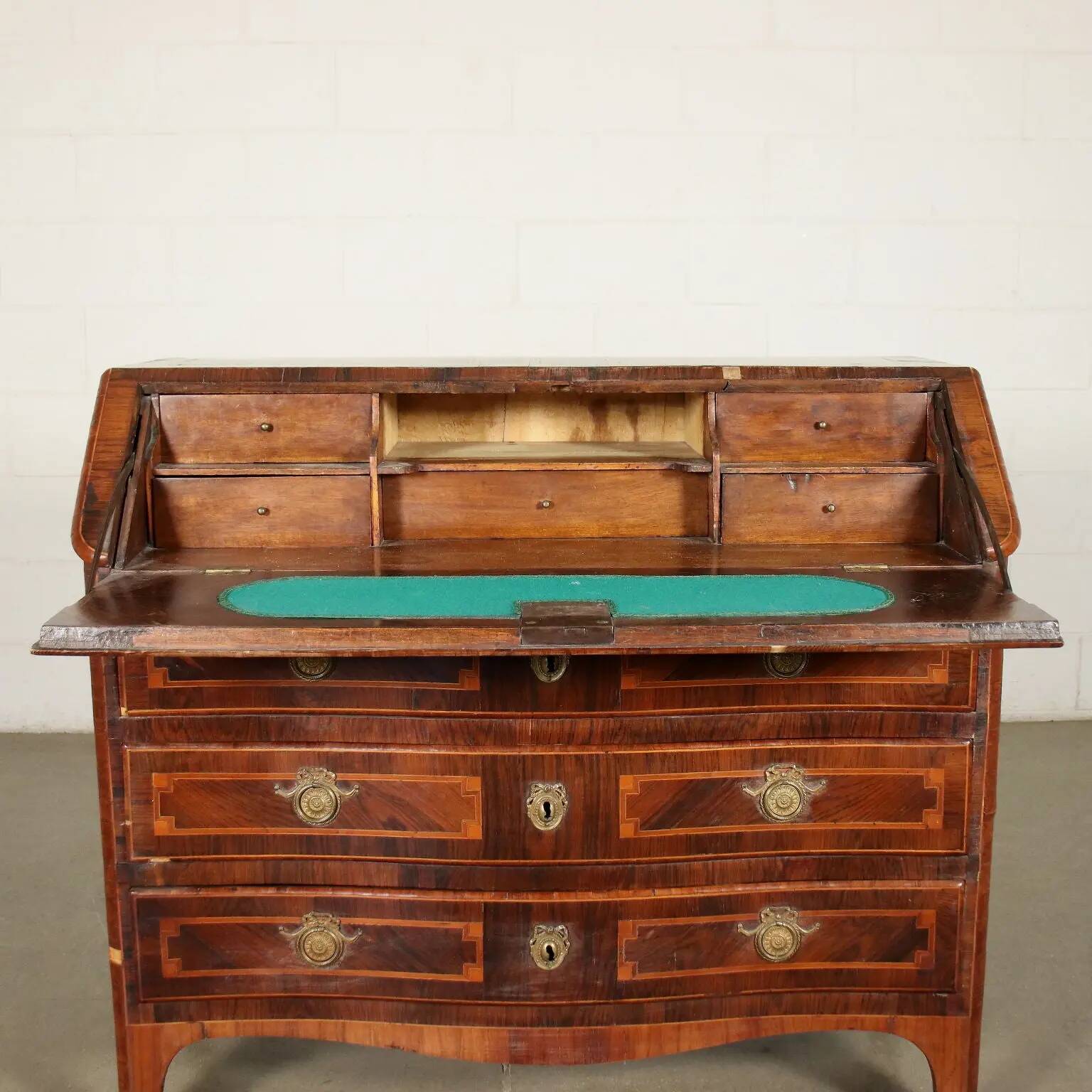 Piedmontese secretary with a drop-leaf, Italy, 18th century.