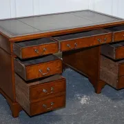 Victorian Pedestal Desk in Walnut and Hand-Dyed Leather