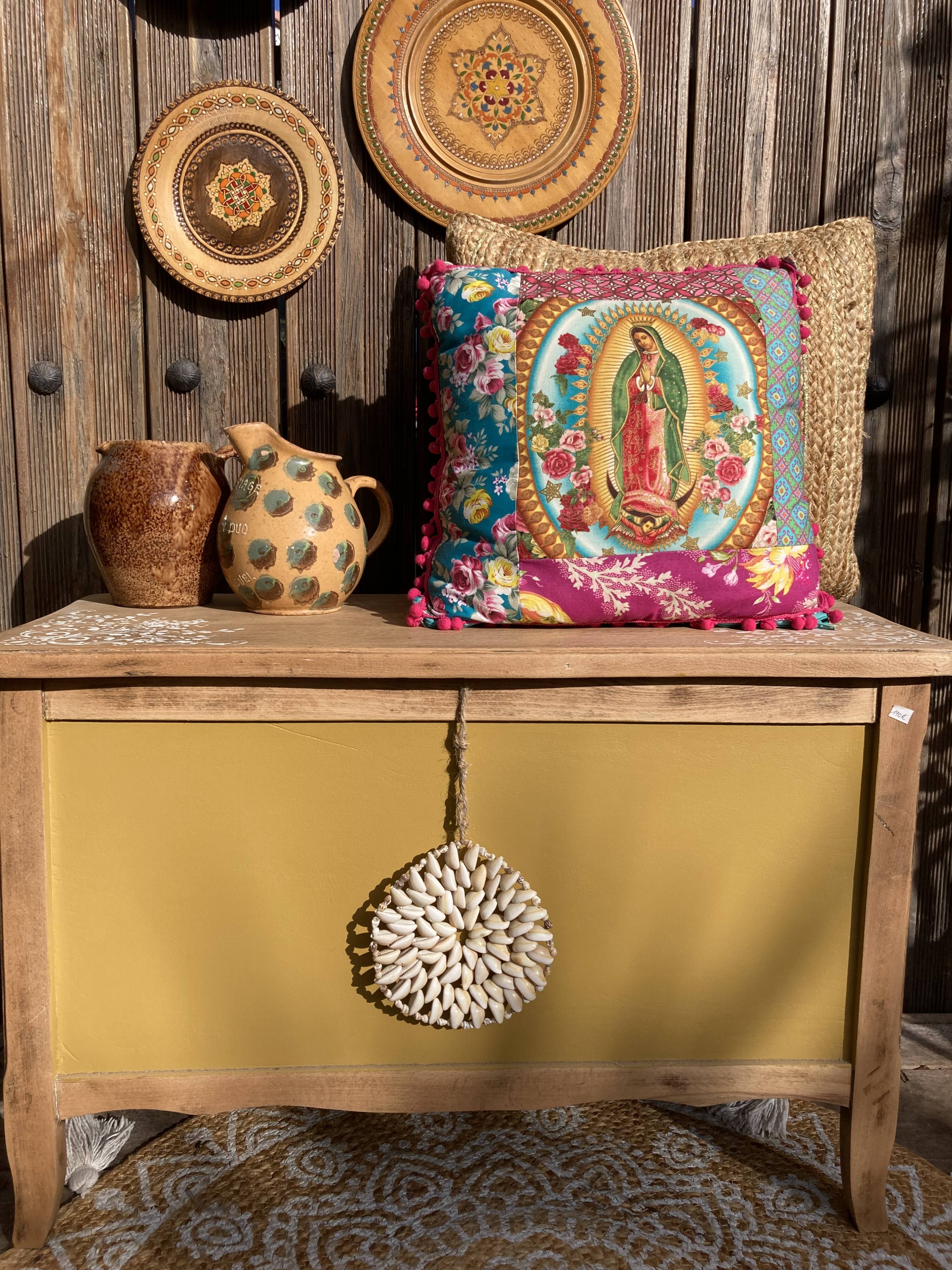 curry mandala shell toy chest / entryway bench