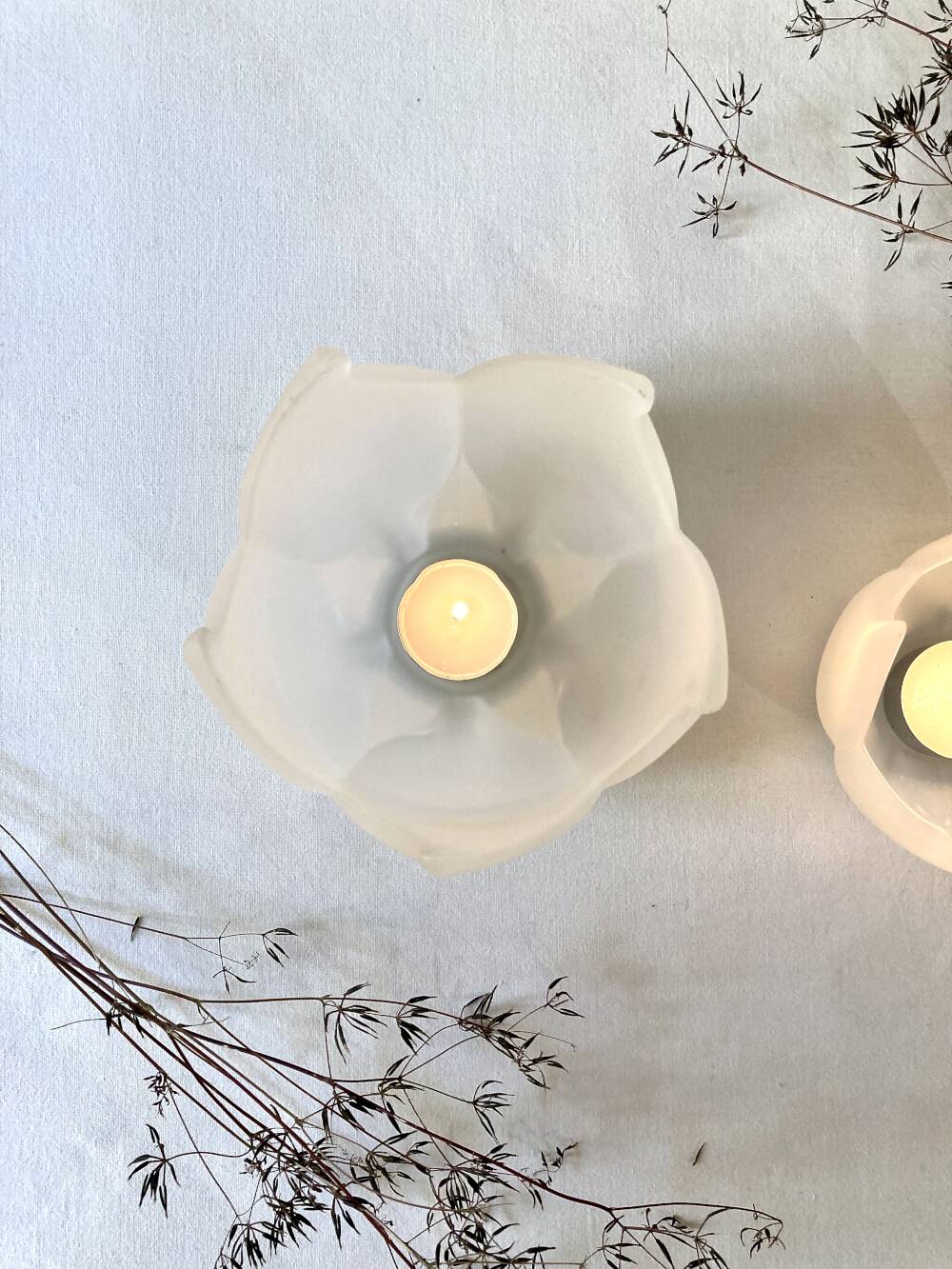 Pair of "Lotus" frosted glass candle holders – Leonardo