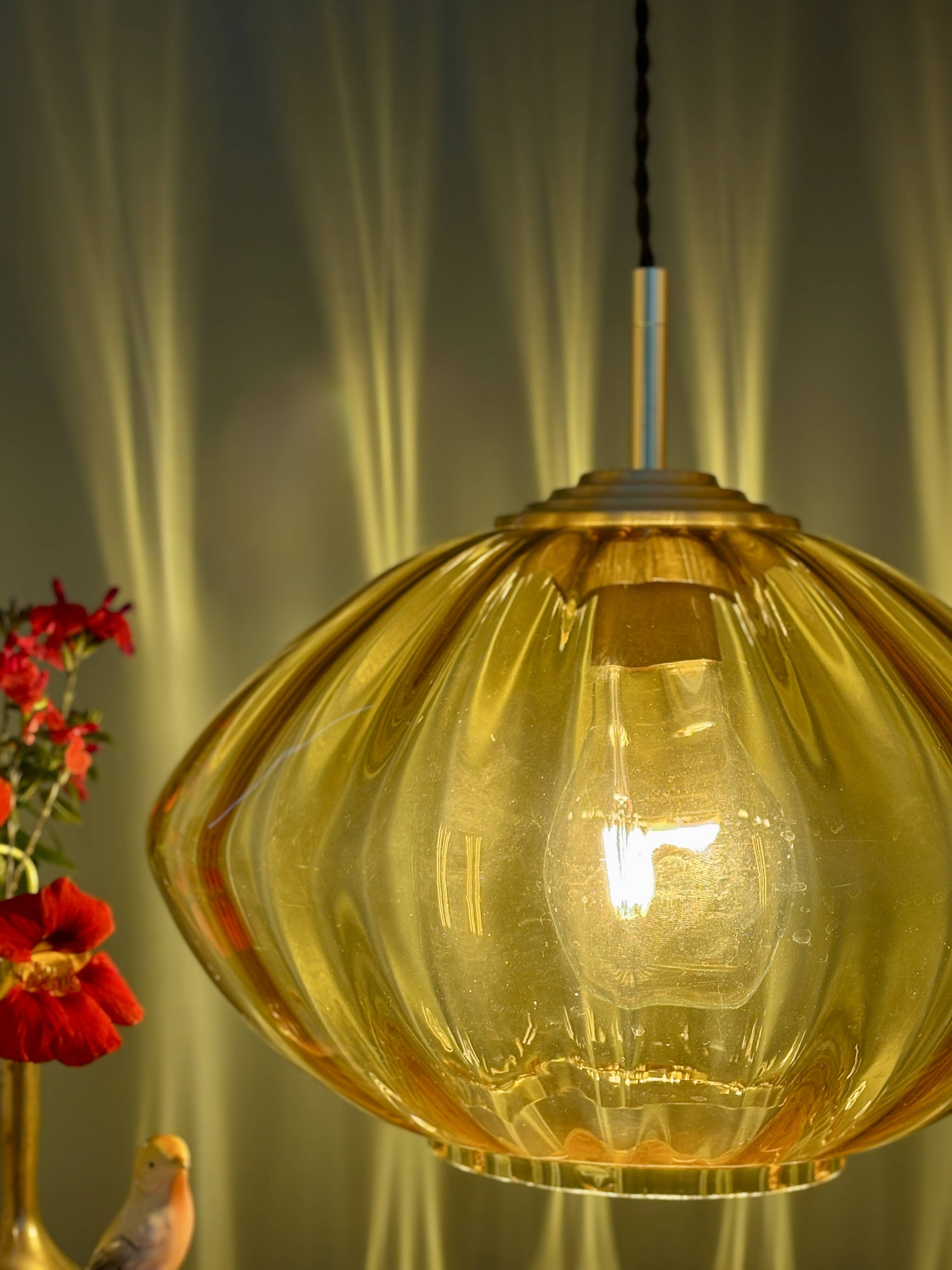 Suspension globe vintage XL en verre ambré