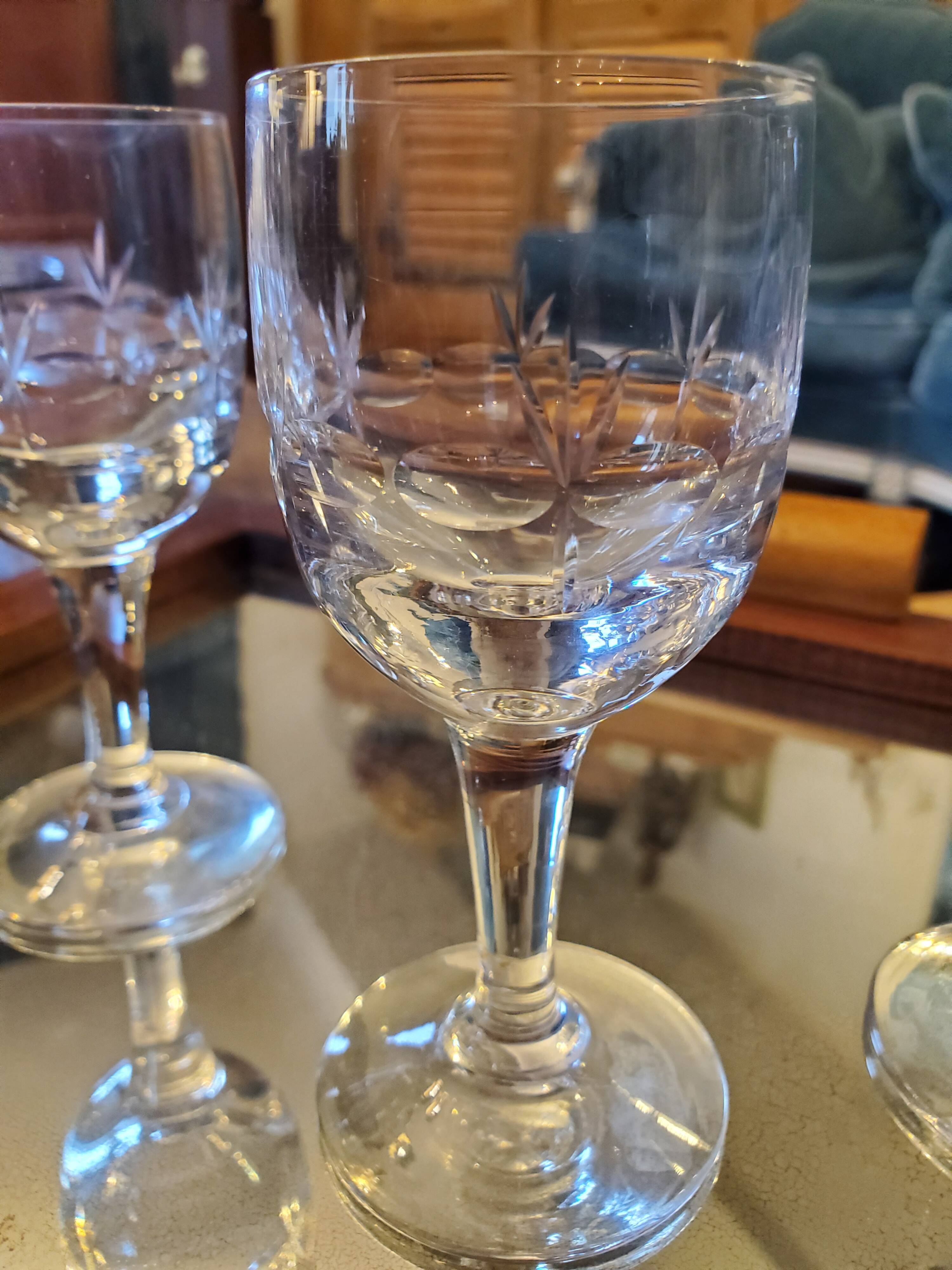 5 wine glasses in chiseled glass