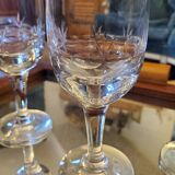 5 wine glasses in chiseled glass