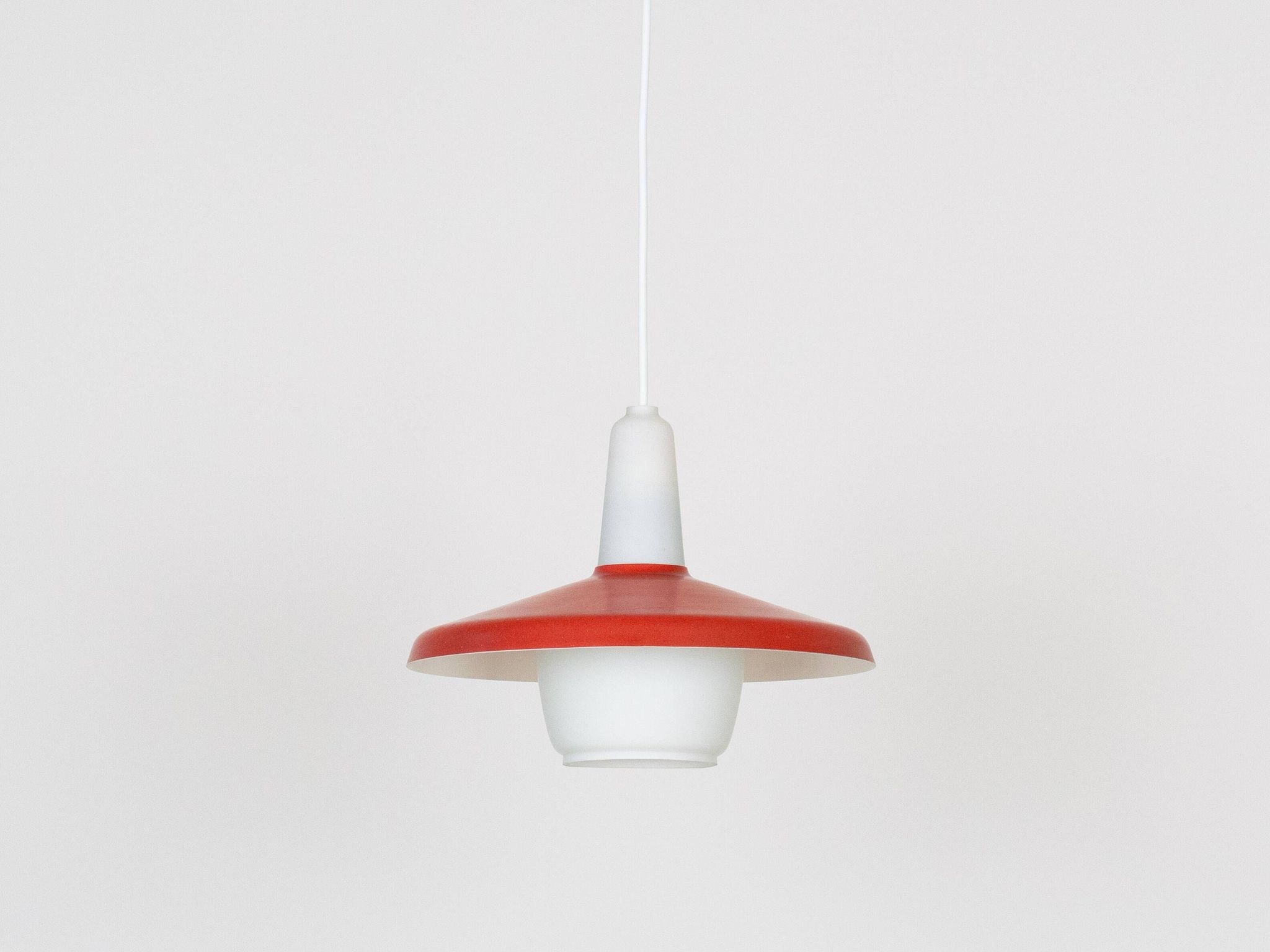 Suspension vintage danoise par Bent Karlby, années 1950.