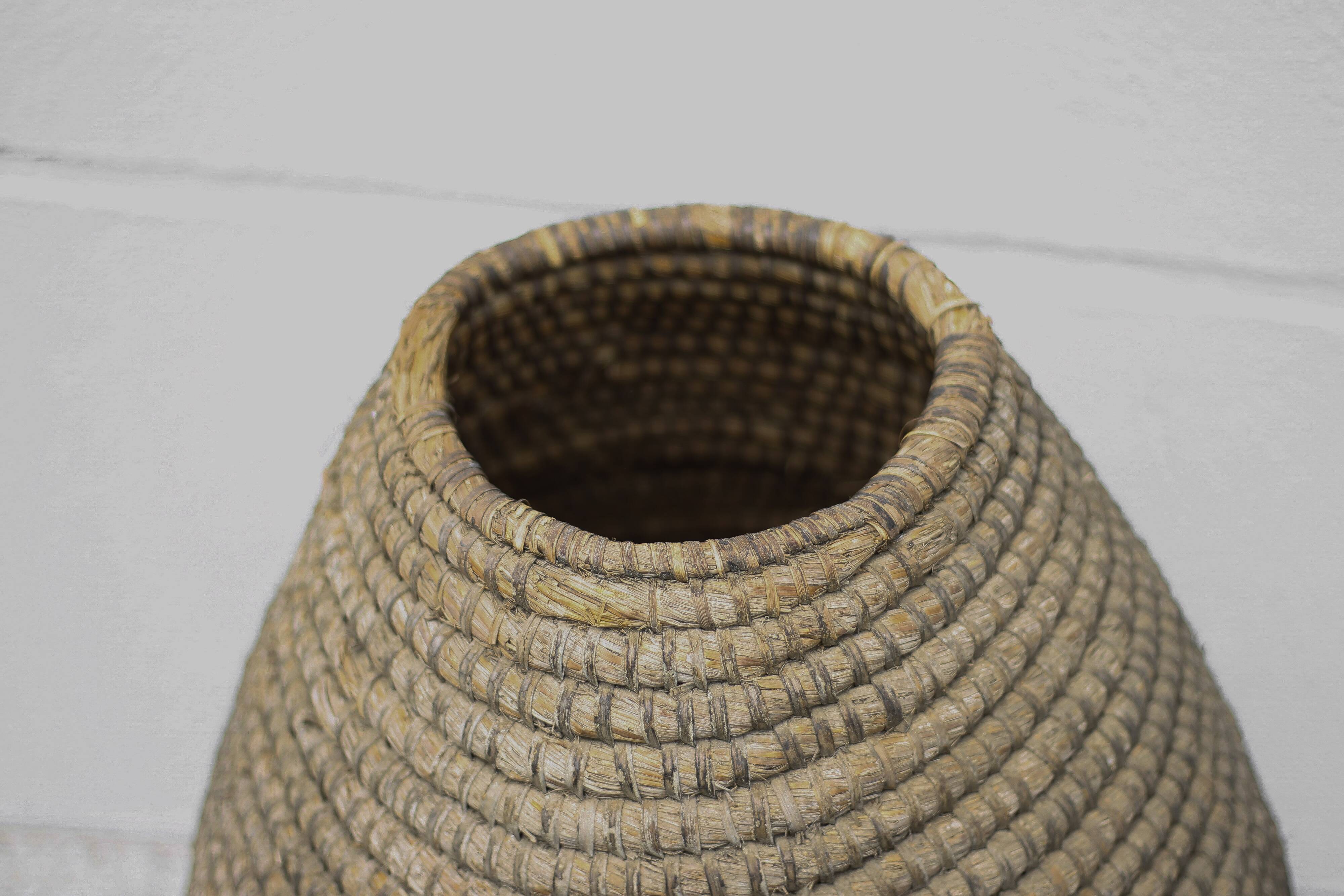 Large old basket with lid, burgundy straw and bramble, woven basket