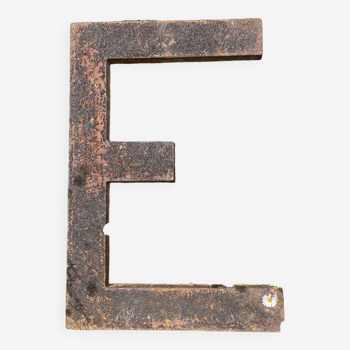 Letter of sign E in cast iron