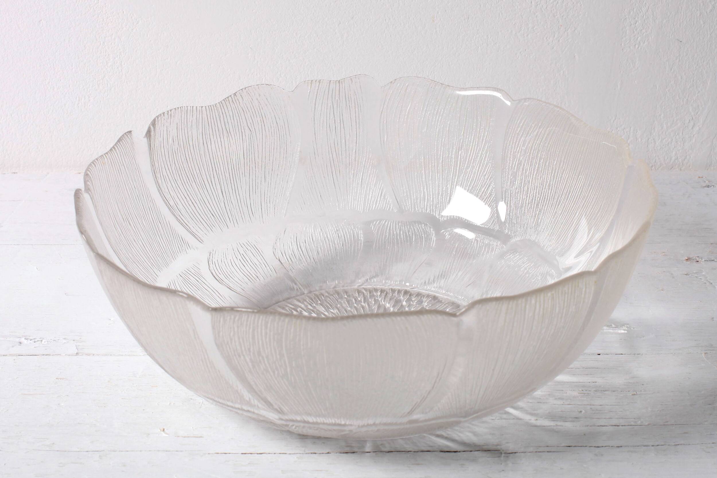 Salad Bowl Fleur, Vintage Decorative Clear Large Fruit Glass Bowl / Arcoroc