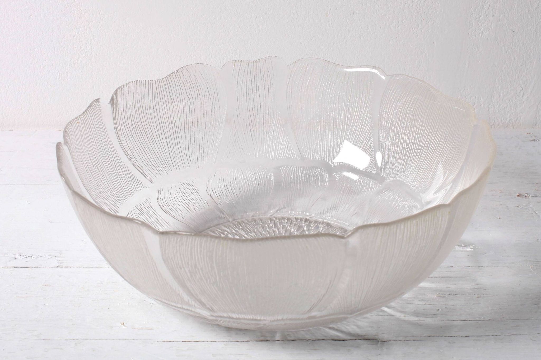 Salad Bowl Fleur, Vintage Decorative Clear Large Fruit Glass Bowl / Arcoroc
