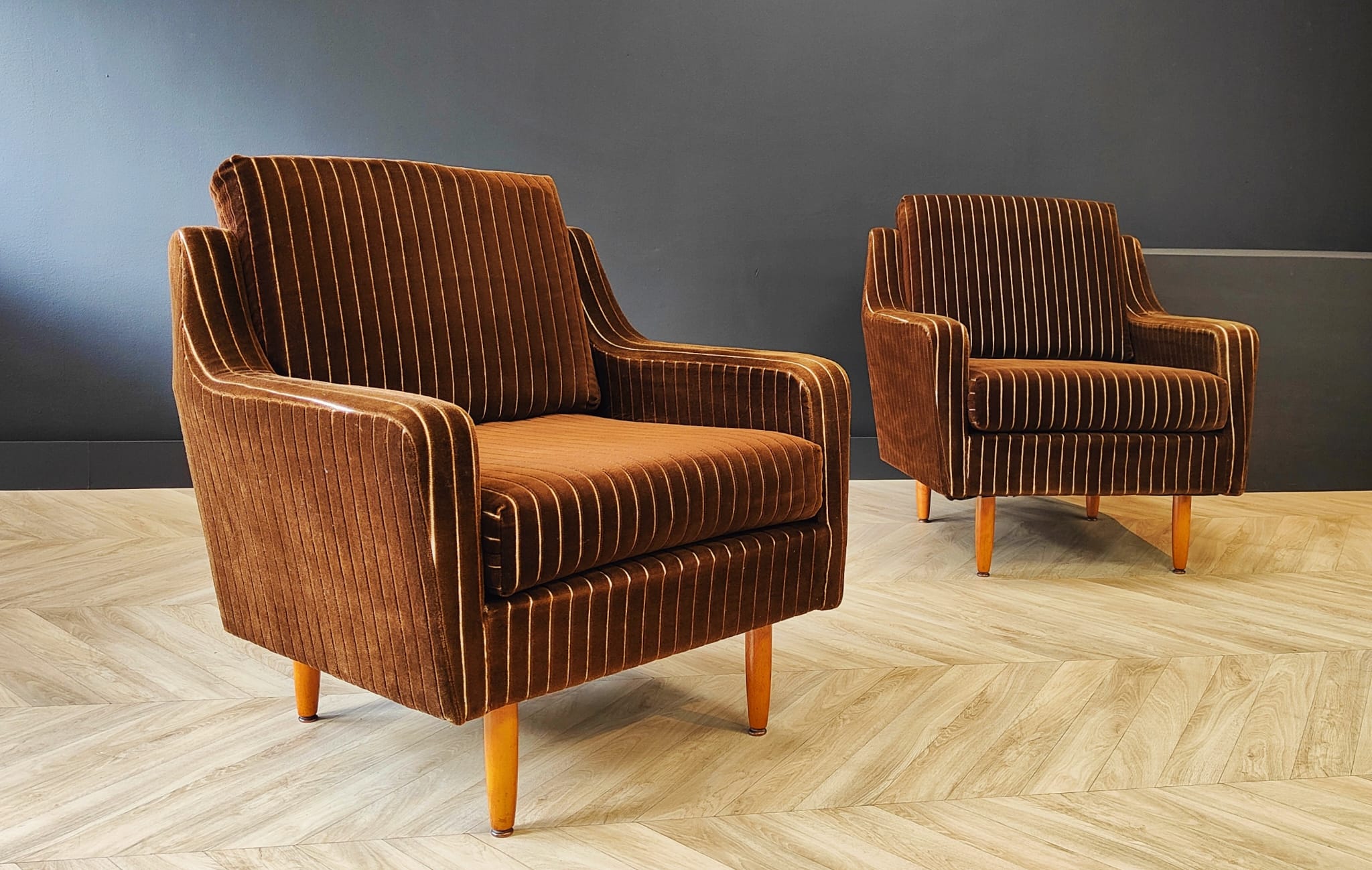 Two mid century armchairs vintage - set 2 chairs