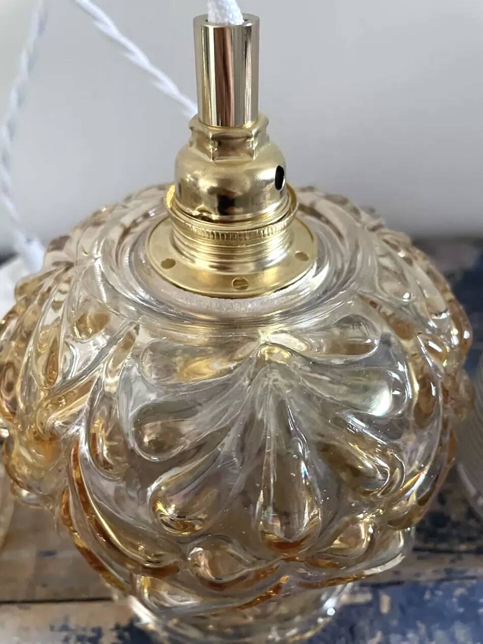 2 suspensions en verre doré