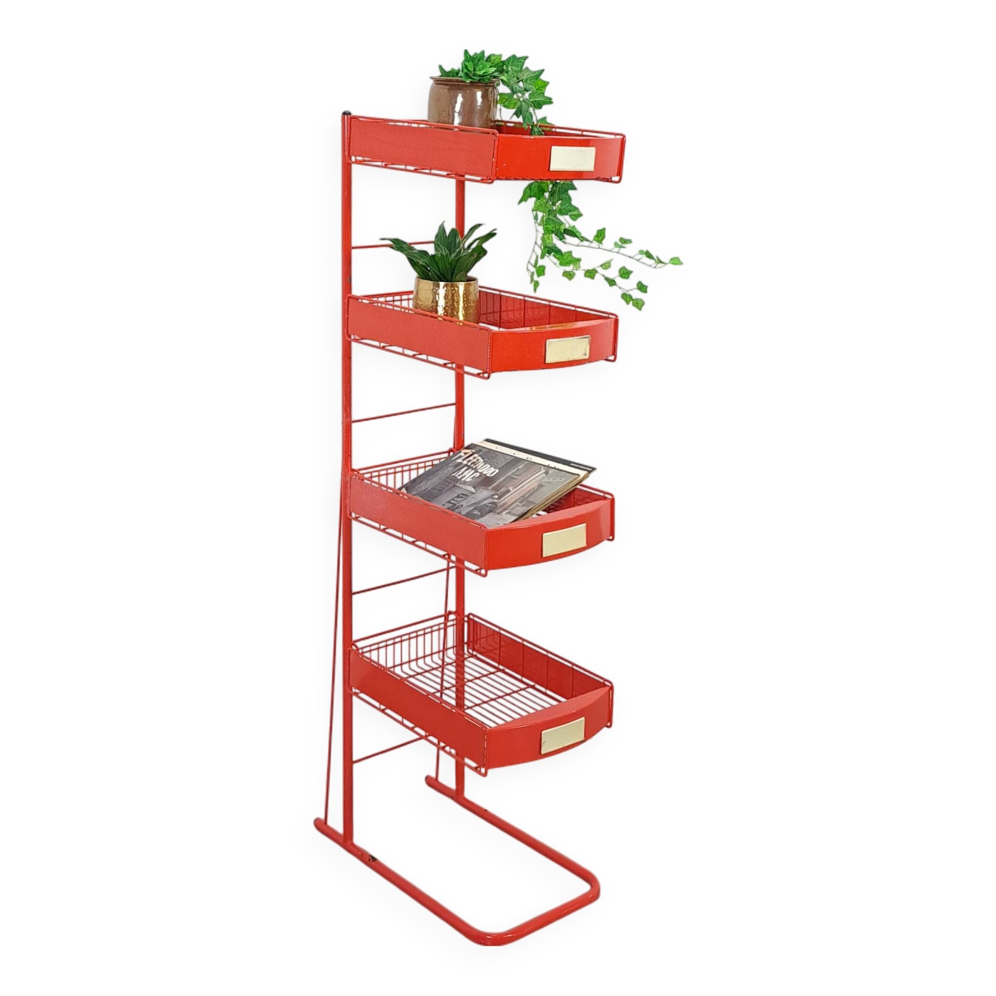 Rood metalen winkelvitrine winkelrek met manden vintage