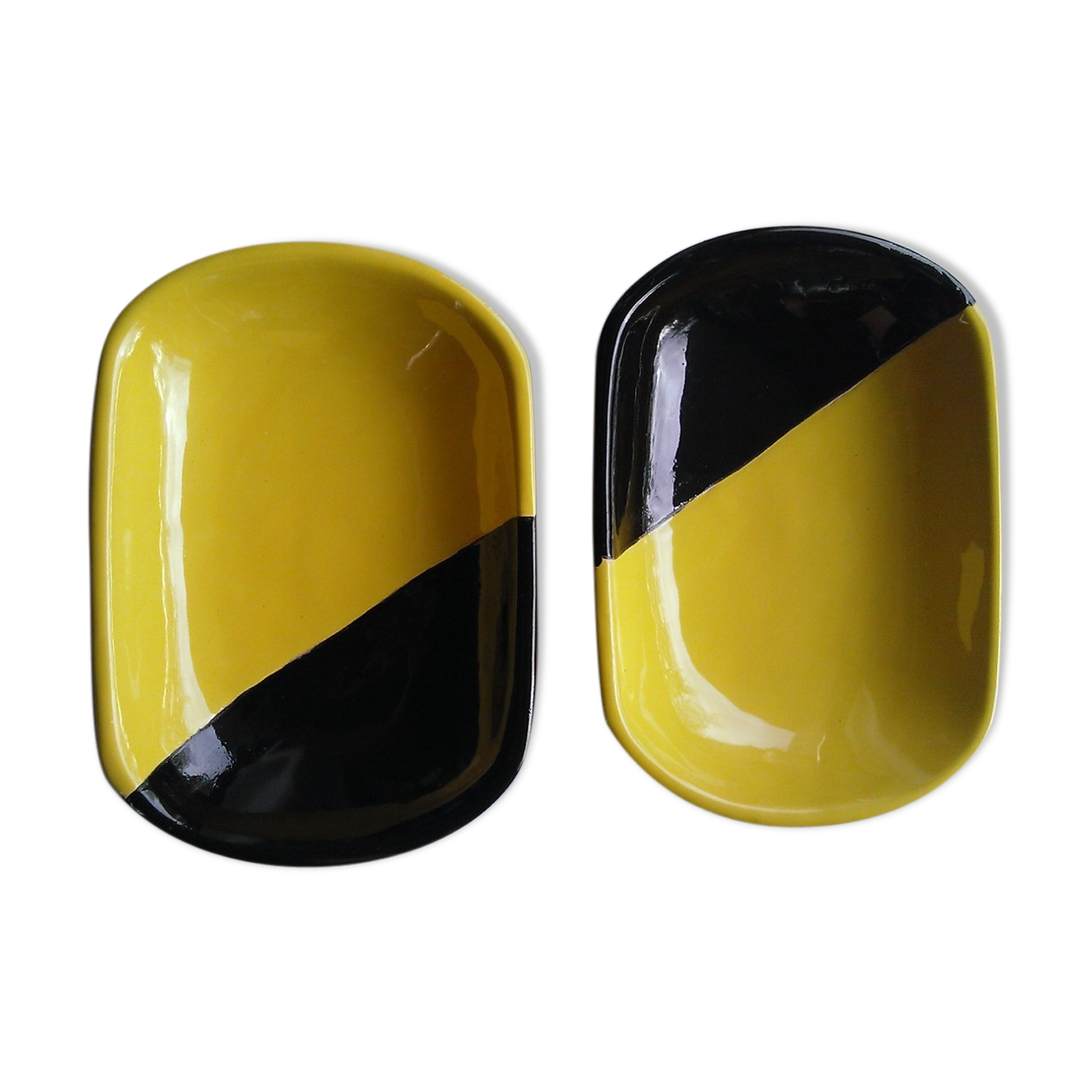 Pair of graphical cups