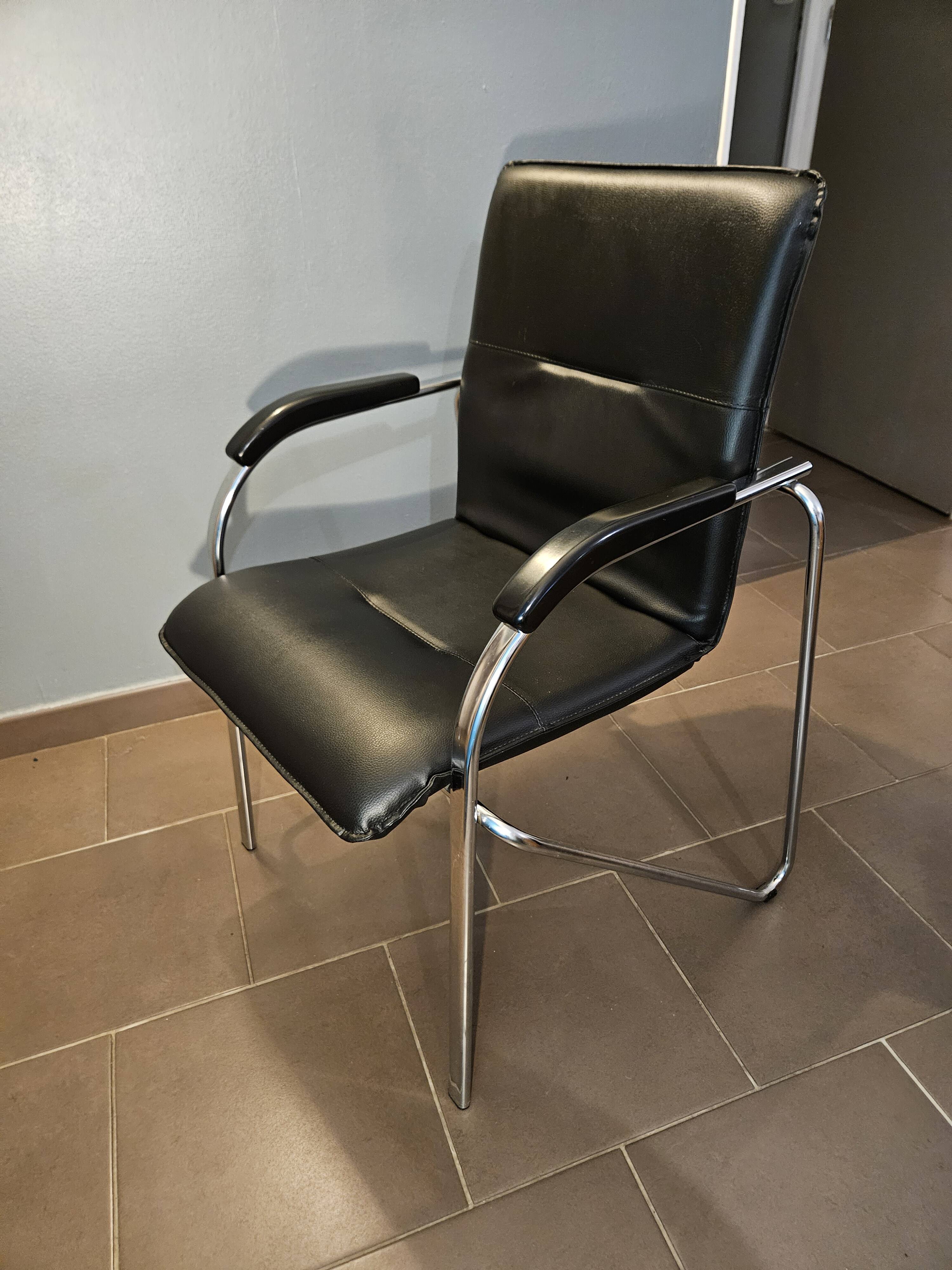 80s office chair with armrests