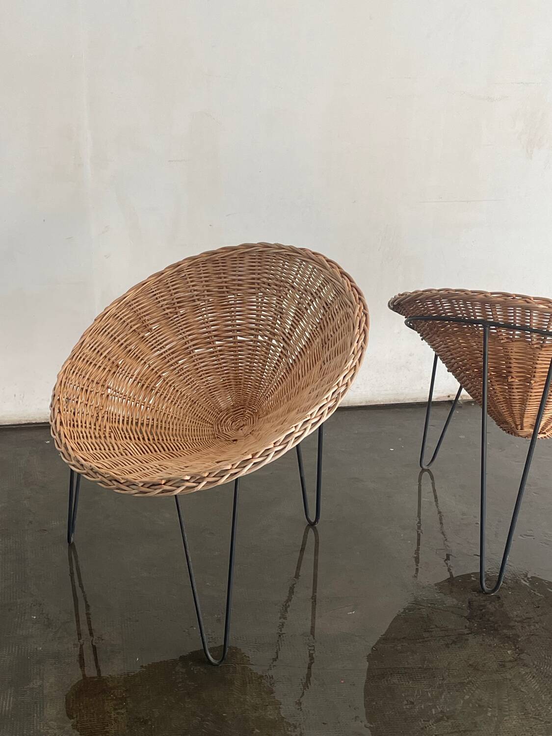 Paire de fauteuils de salon en rotin