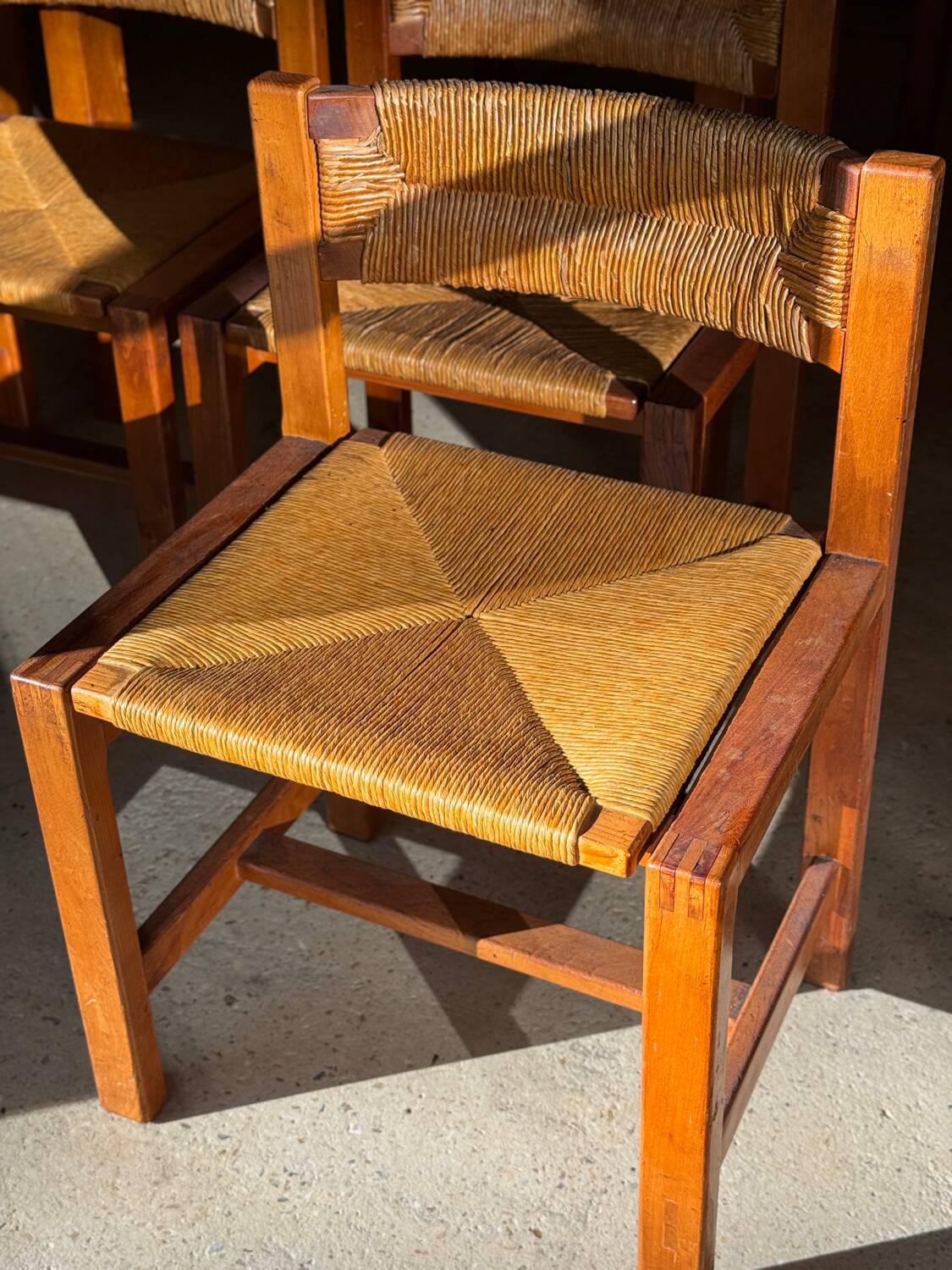 Regain 1970 table chairs