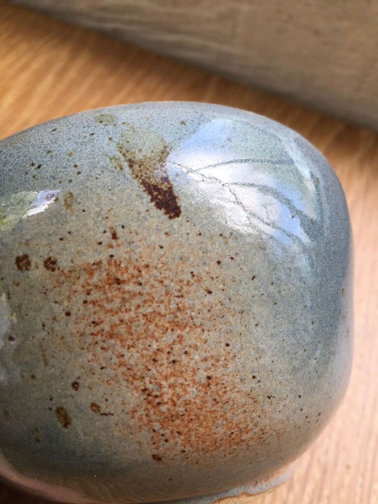 Vase artisanal forme libre bleu