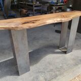 Console en noyer avec pieds en acier