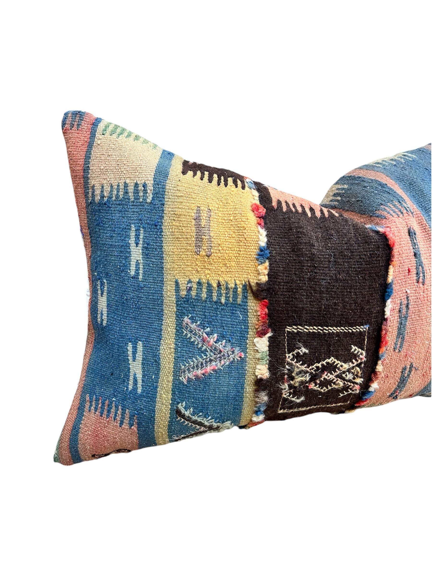 Magnifique coussin Kilim berbère vintage du Maroc