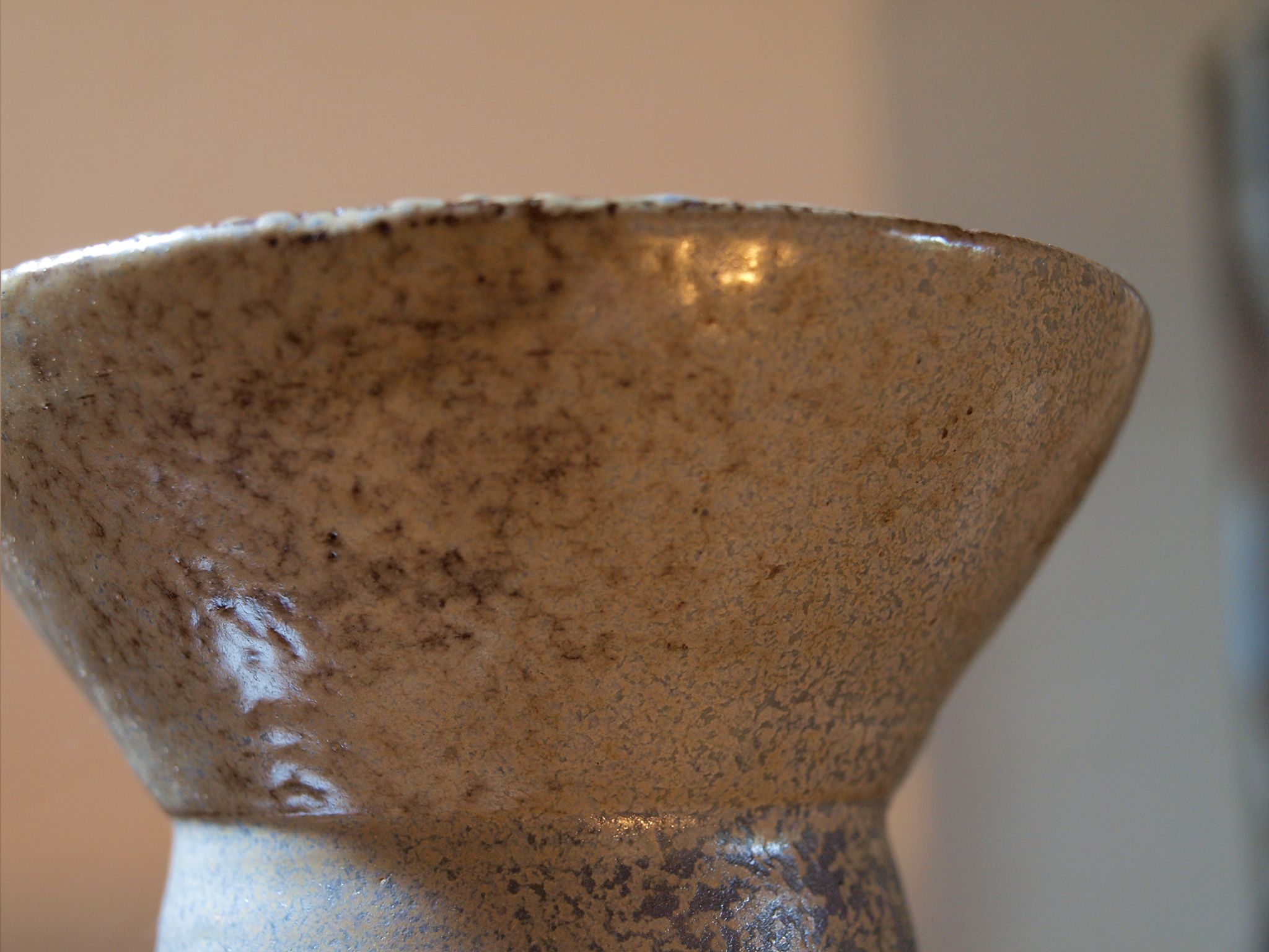 Vase diabolo brutaliste de Joël Baudoin, années 60