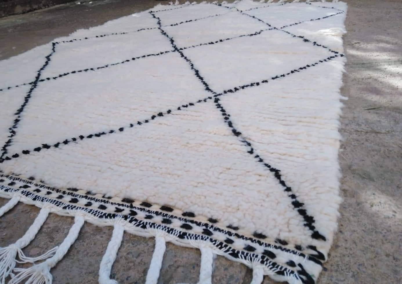 CARPET BENI OUARAIN 100% VIRGIN WOOL MAKES A NEW HAND