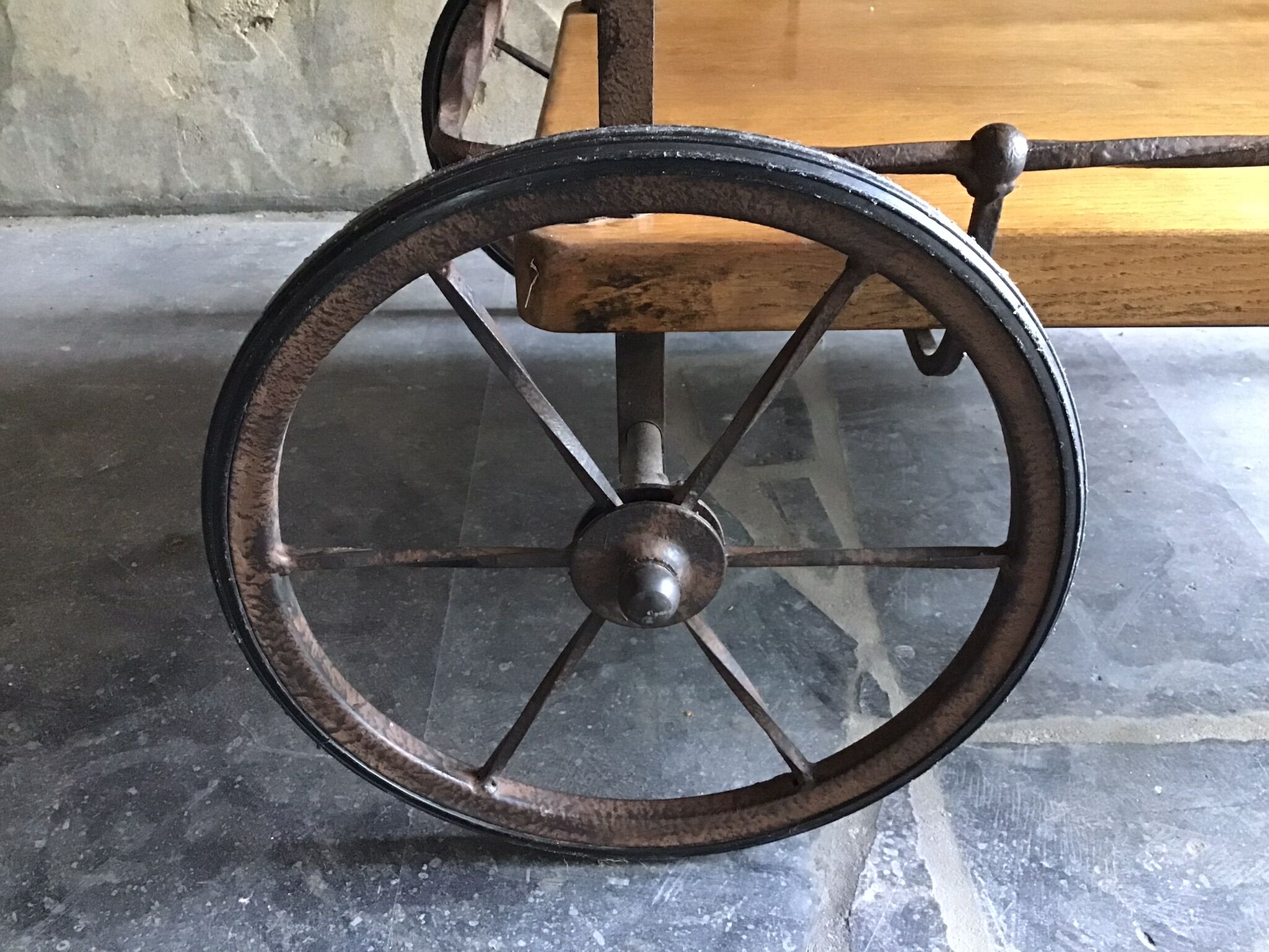 Rolling service in solid oak and wrought iron