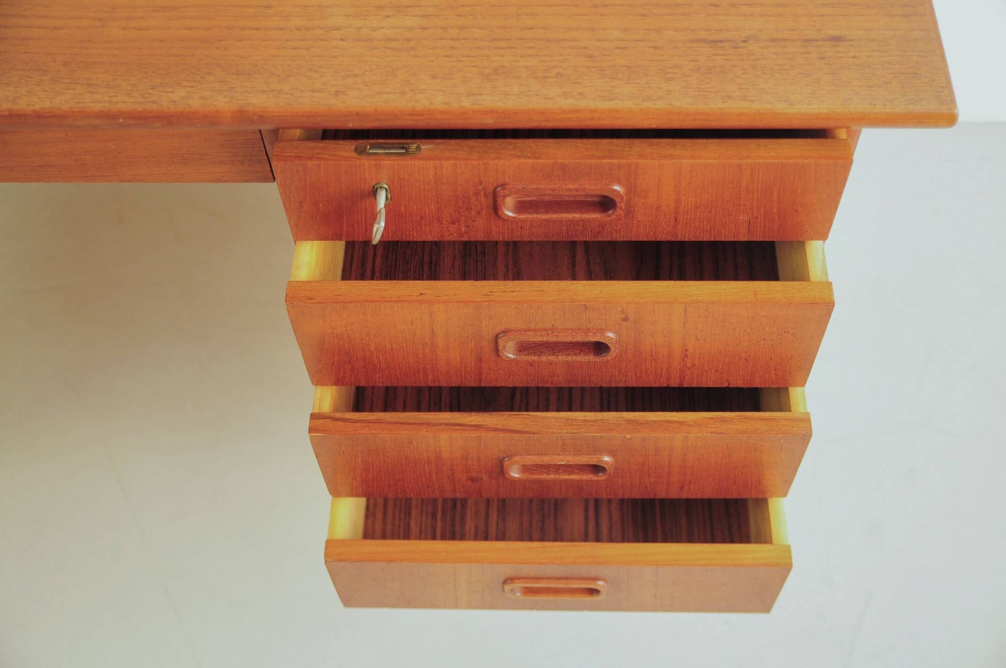 Bureau en teck massif danois vintage