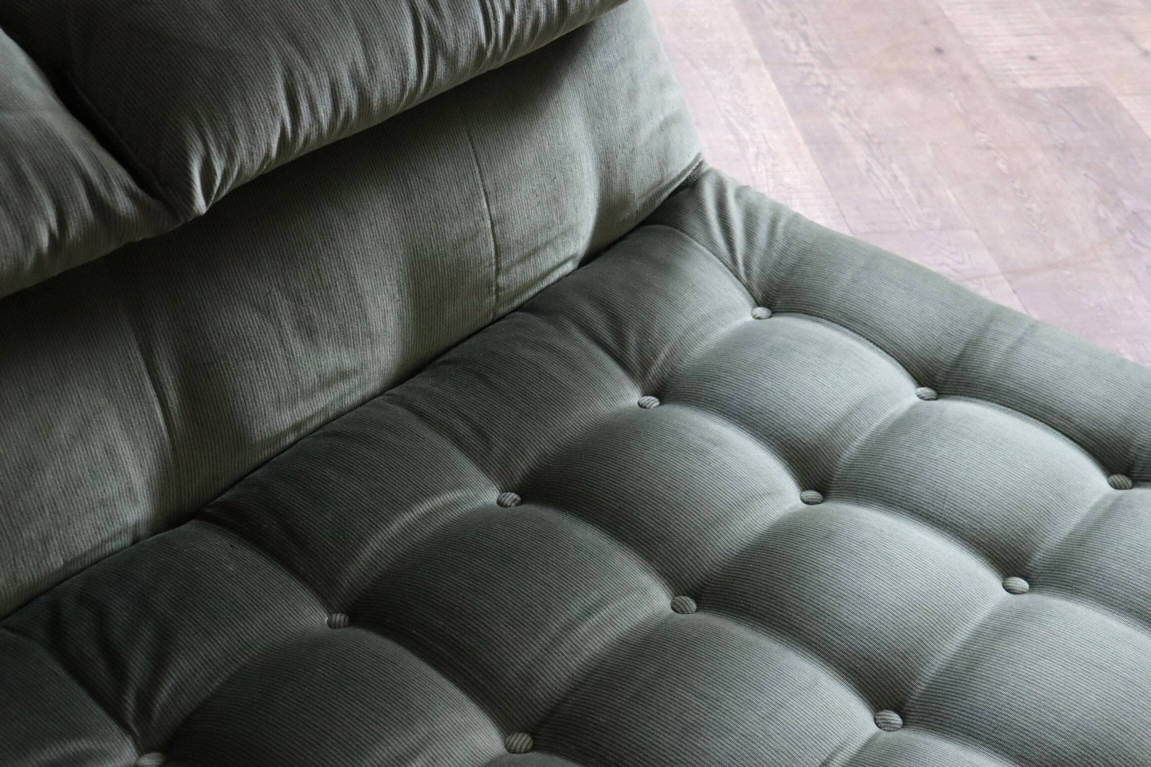 Le bambole bed in green velvet By Mario Bellini for B&B Italia, 1970s