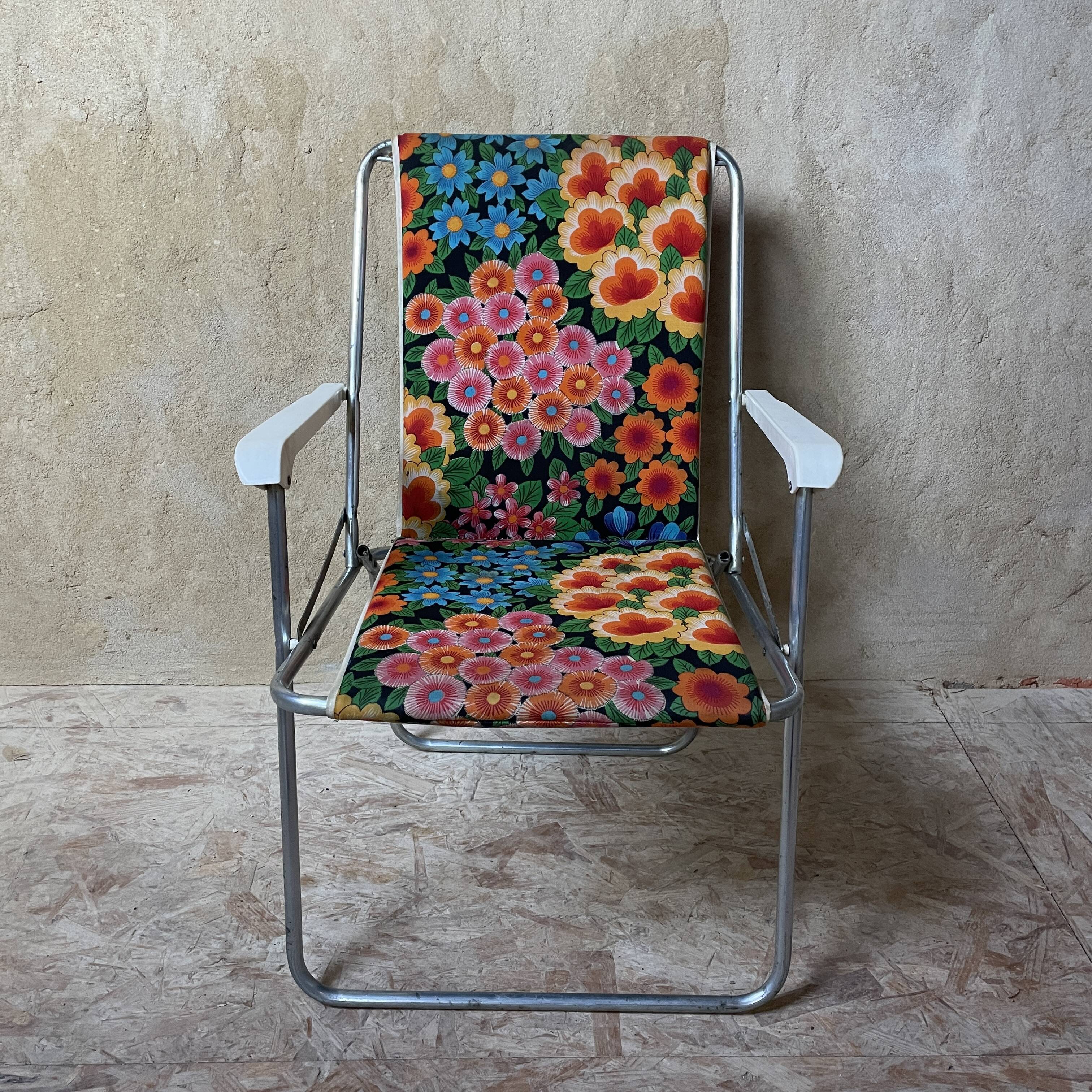 Foldable camping chair, multicolor flower pattern