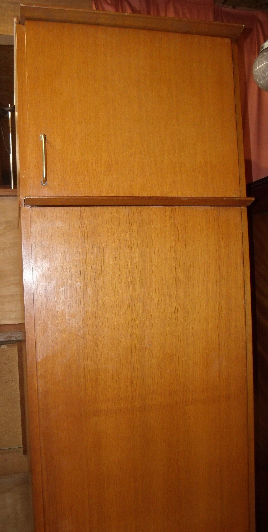 Oscar 1950 type walk-in closet with shelves Cabinet