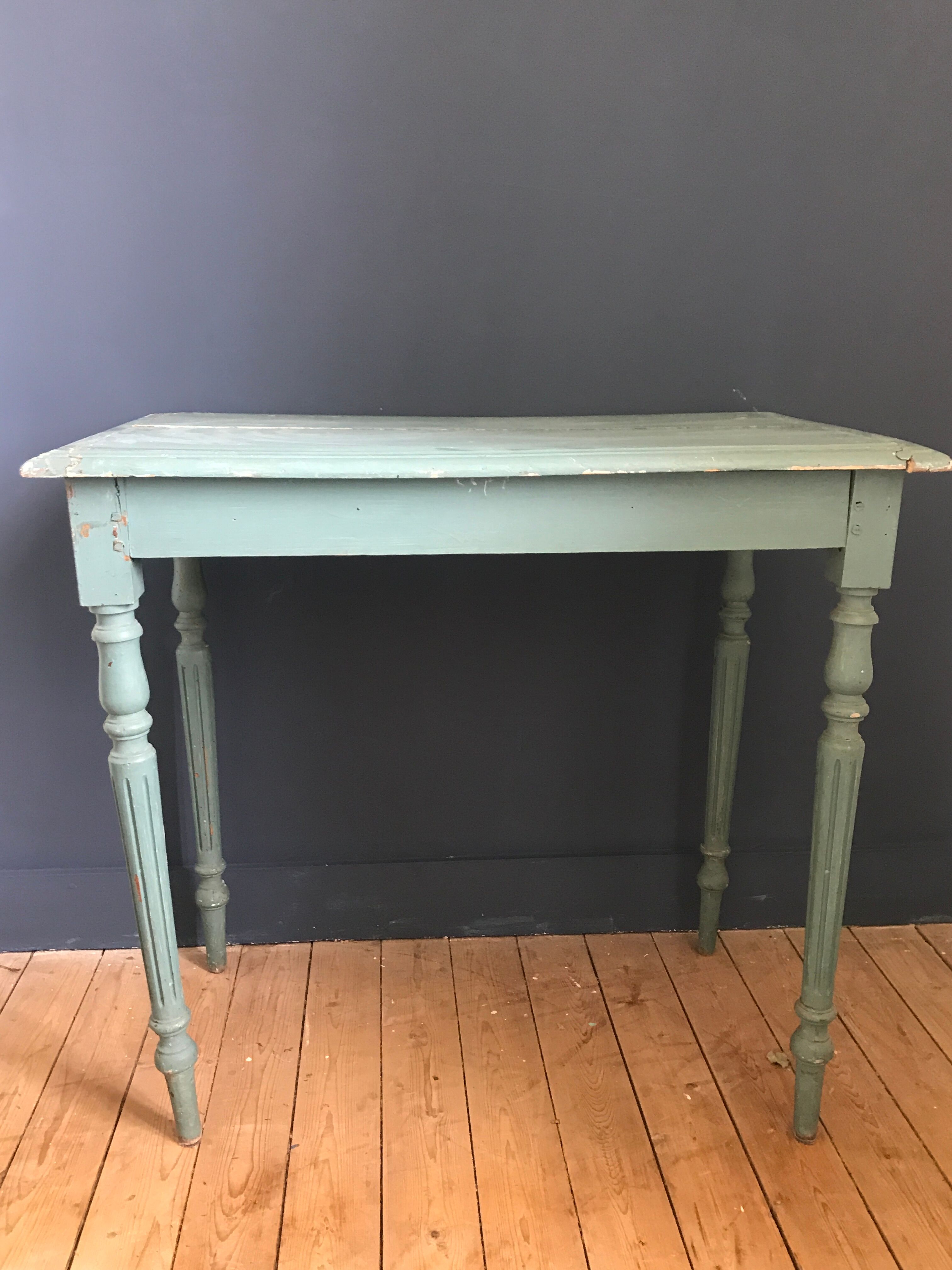 Small table and its original blue patina
