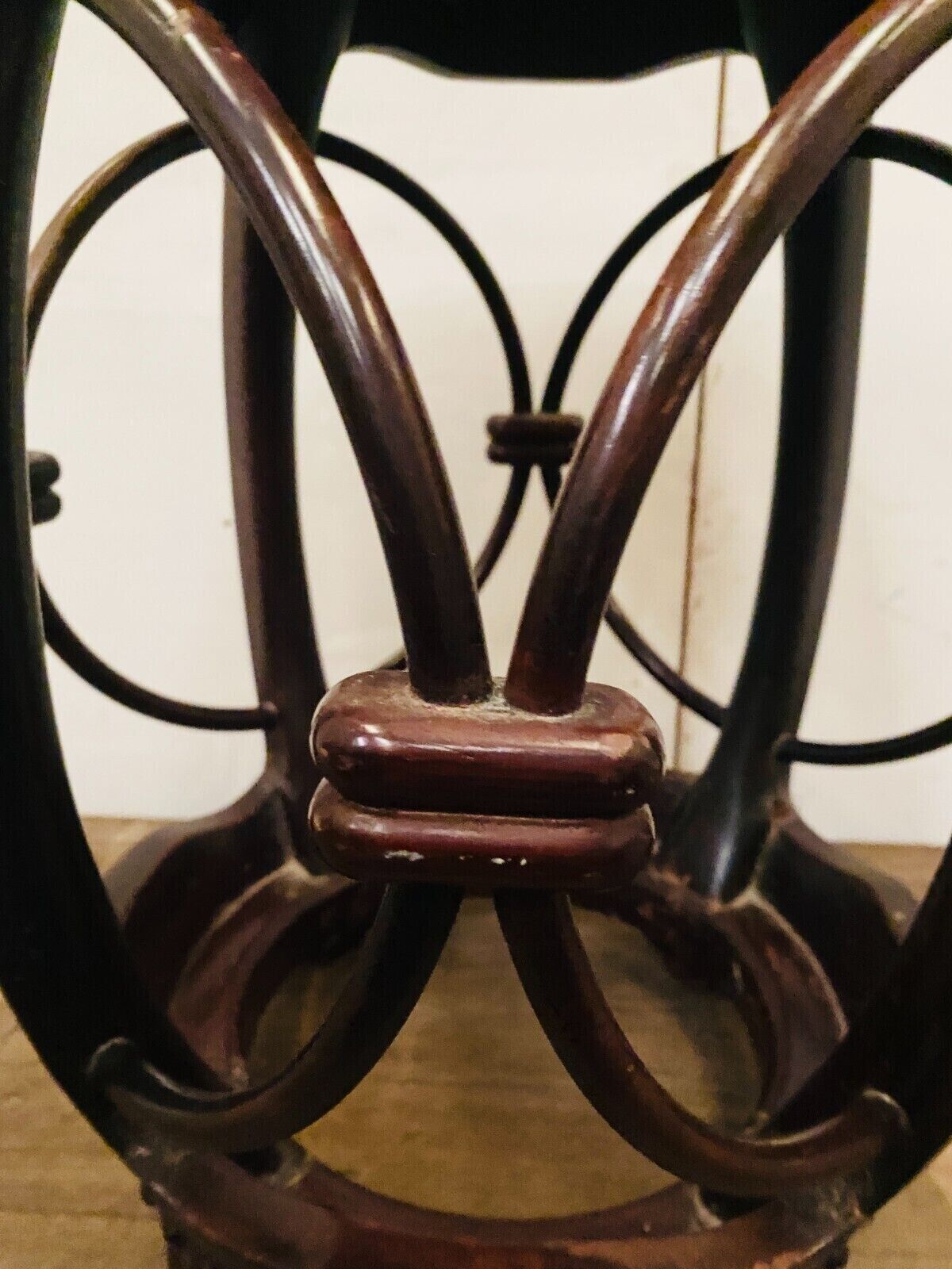Round pedestal table in iron wood XX century