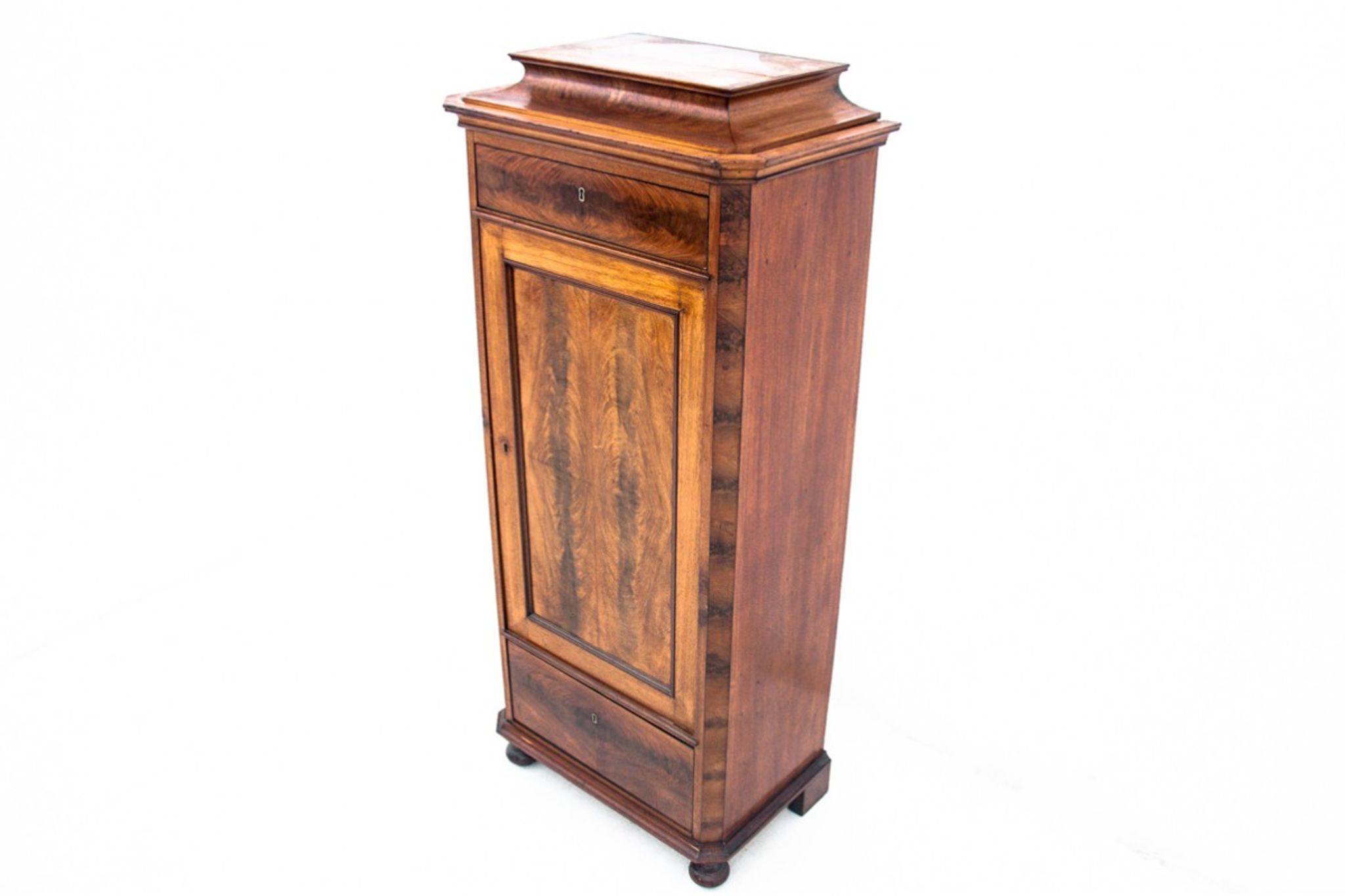 Une commode à piliers, Europe du Nord, vers 1860