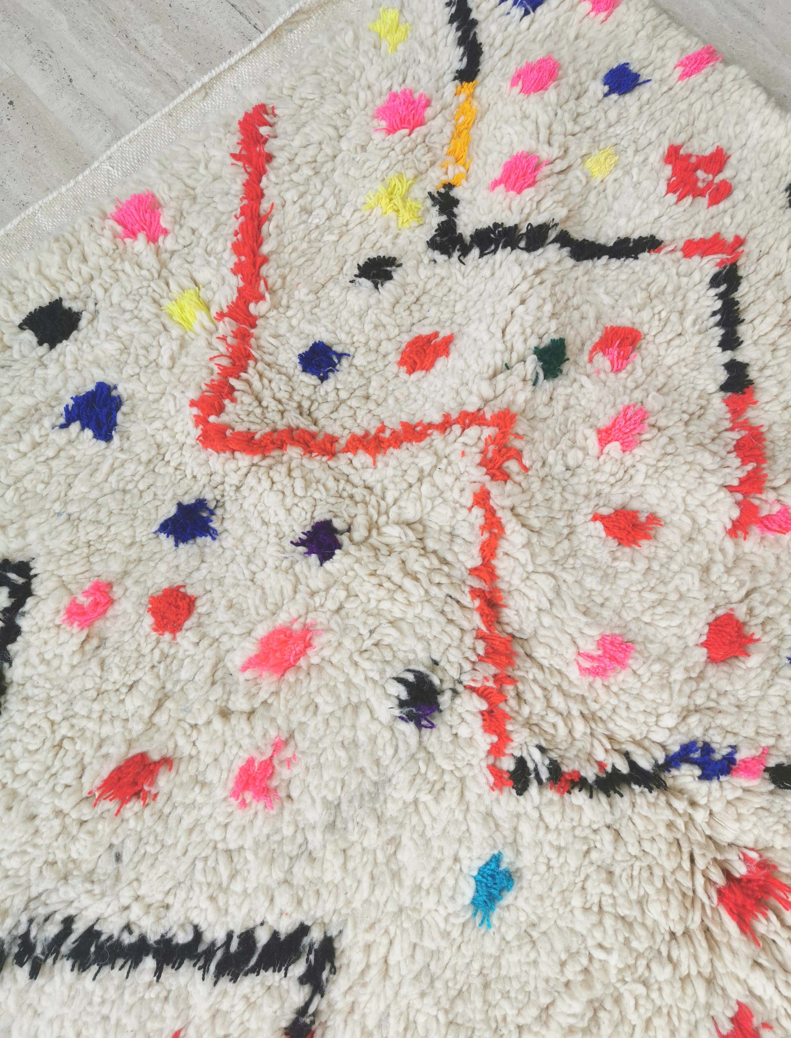 Berber carpet Azilal peas and zigzag colored wool