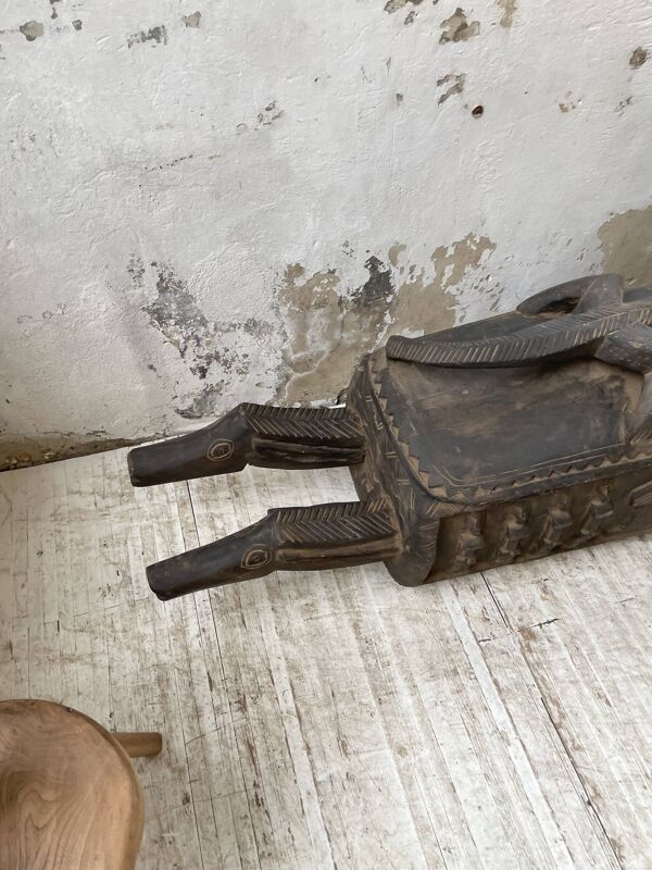 Coffre en bois ancien berbère