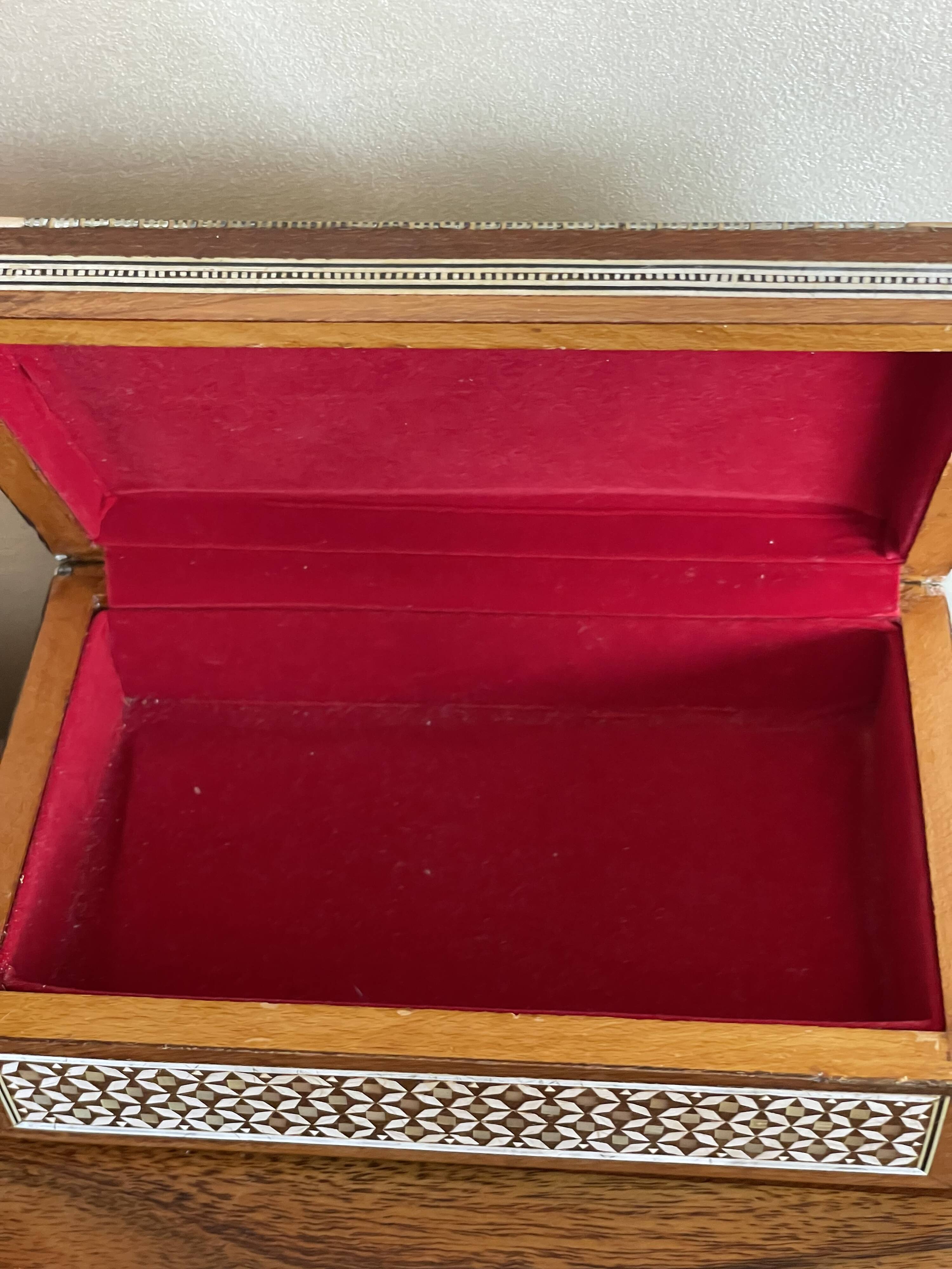 Wood and mother-of-pearl box